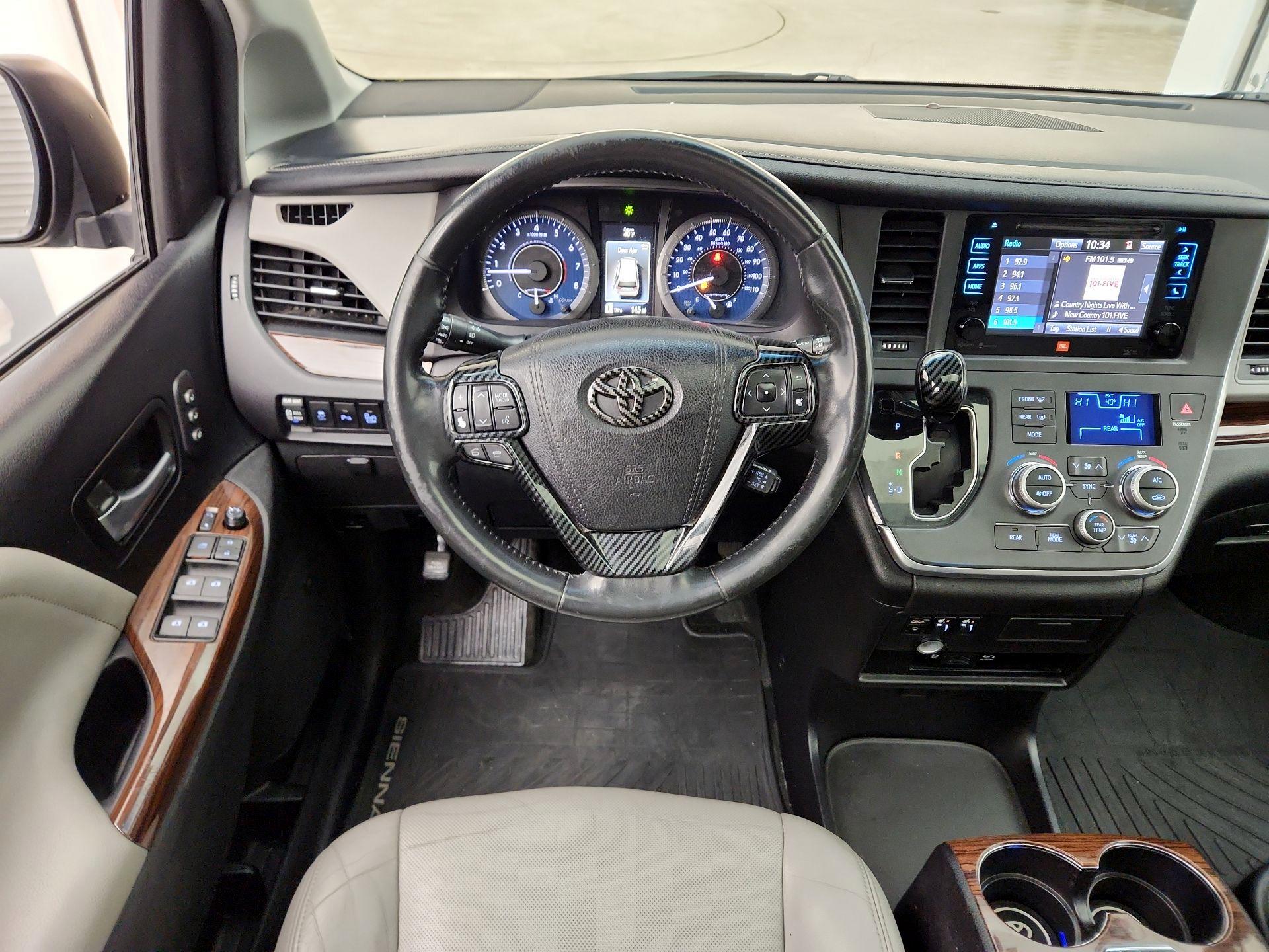 Thumbnail: 2015 Toyota Sienna - 10