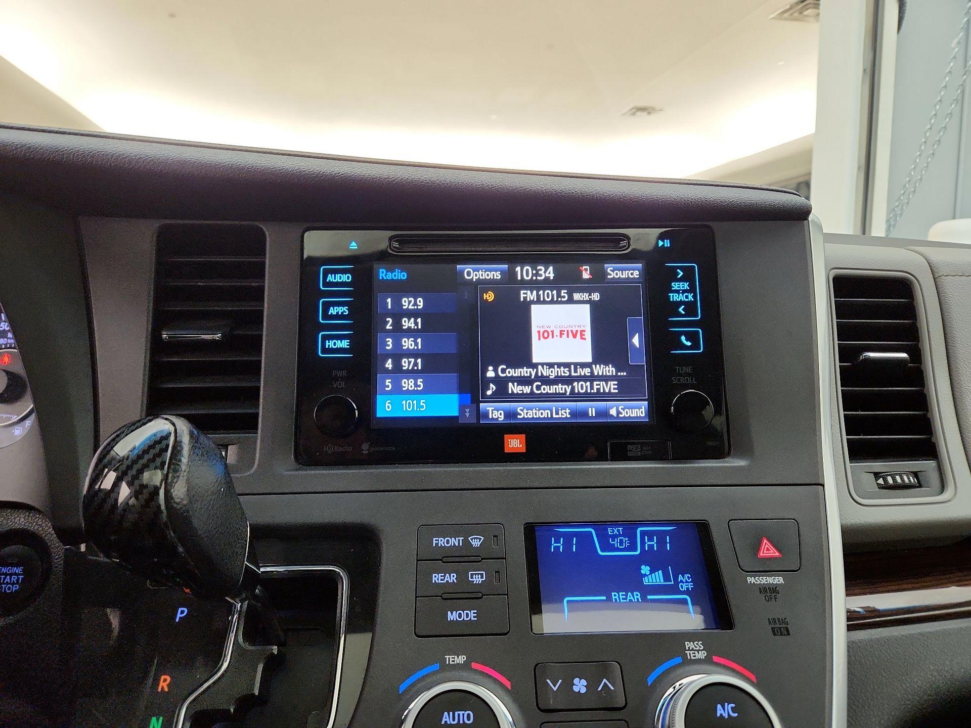 Thumbnail: 2015 Toyota Sienna - 15