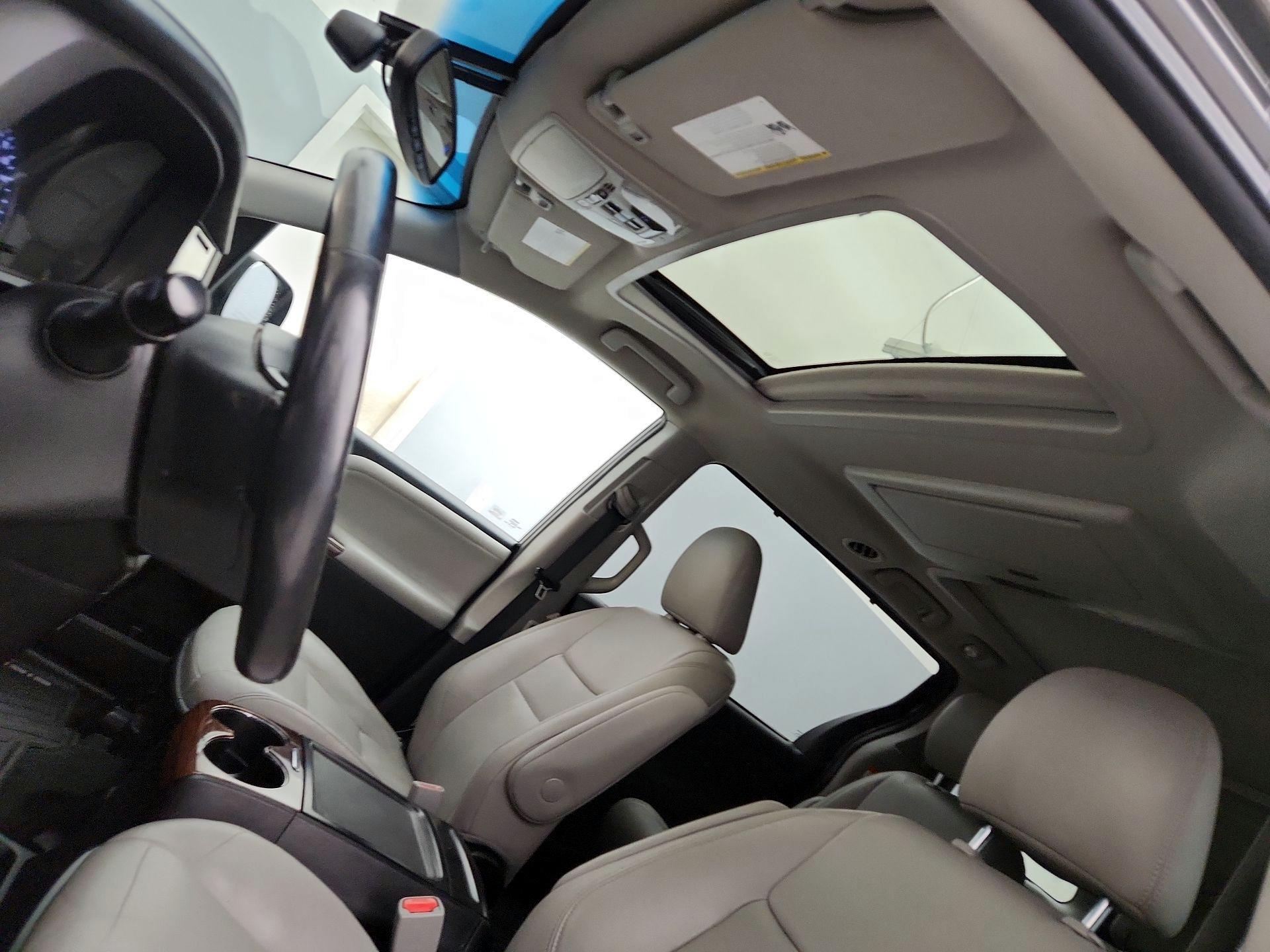 Thumbnail: 2015 Toyota Sienna - 19