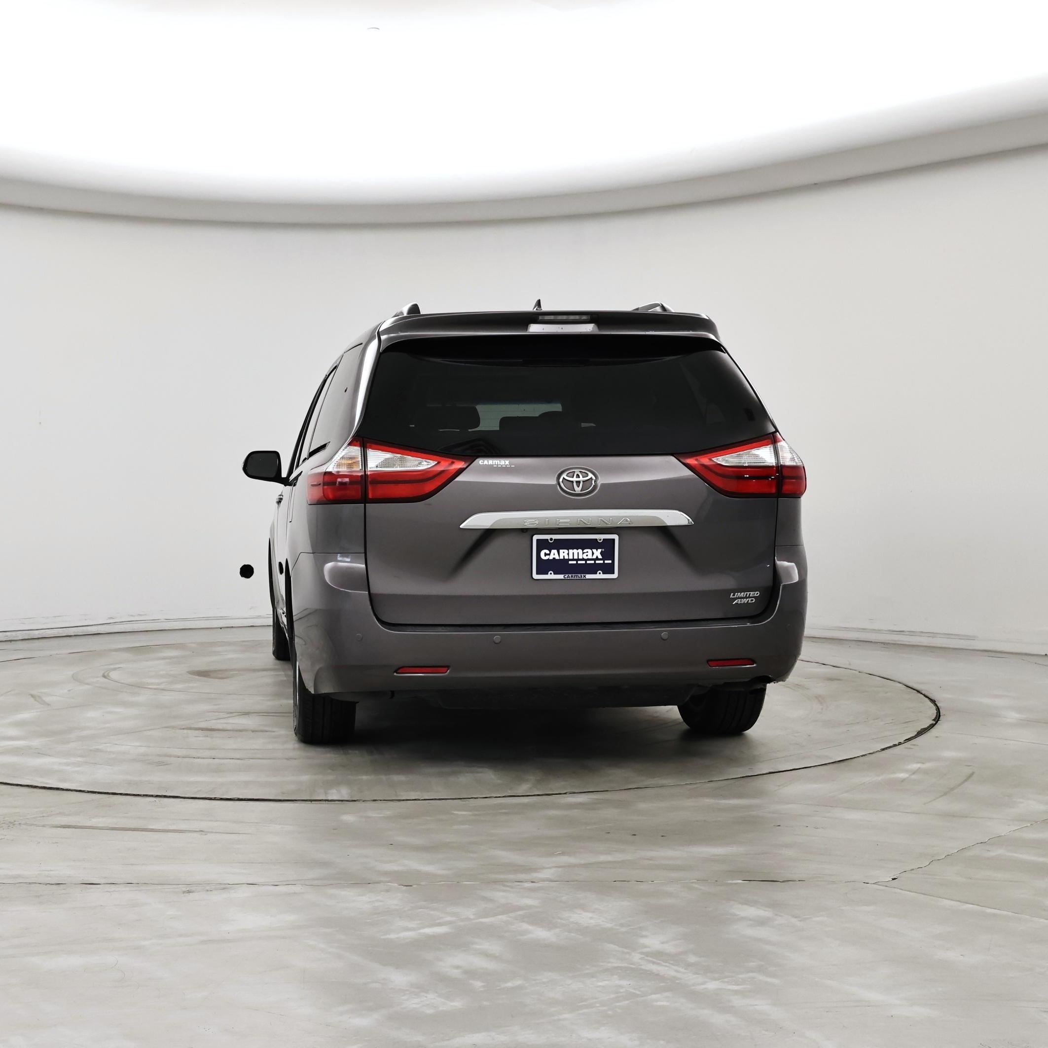 Thumbnail: 2015 Toyota Sienna - 6