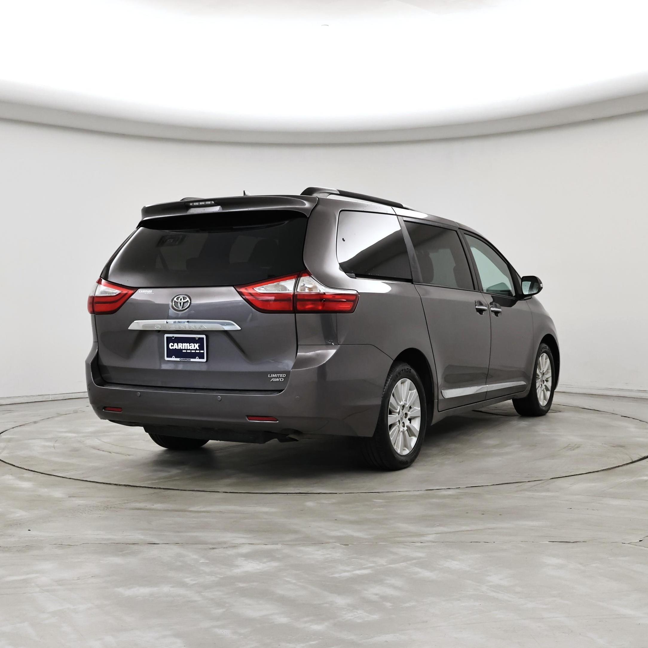 Thumbnail: 2015 Toyota Sienna - 8