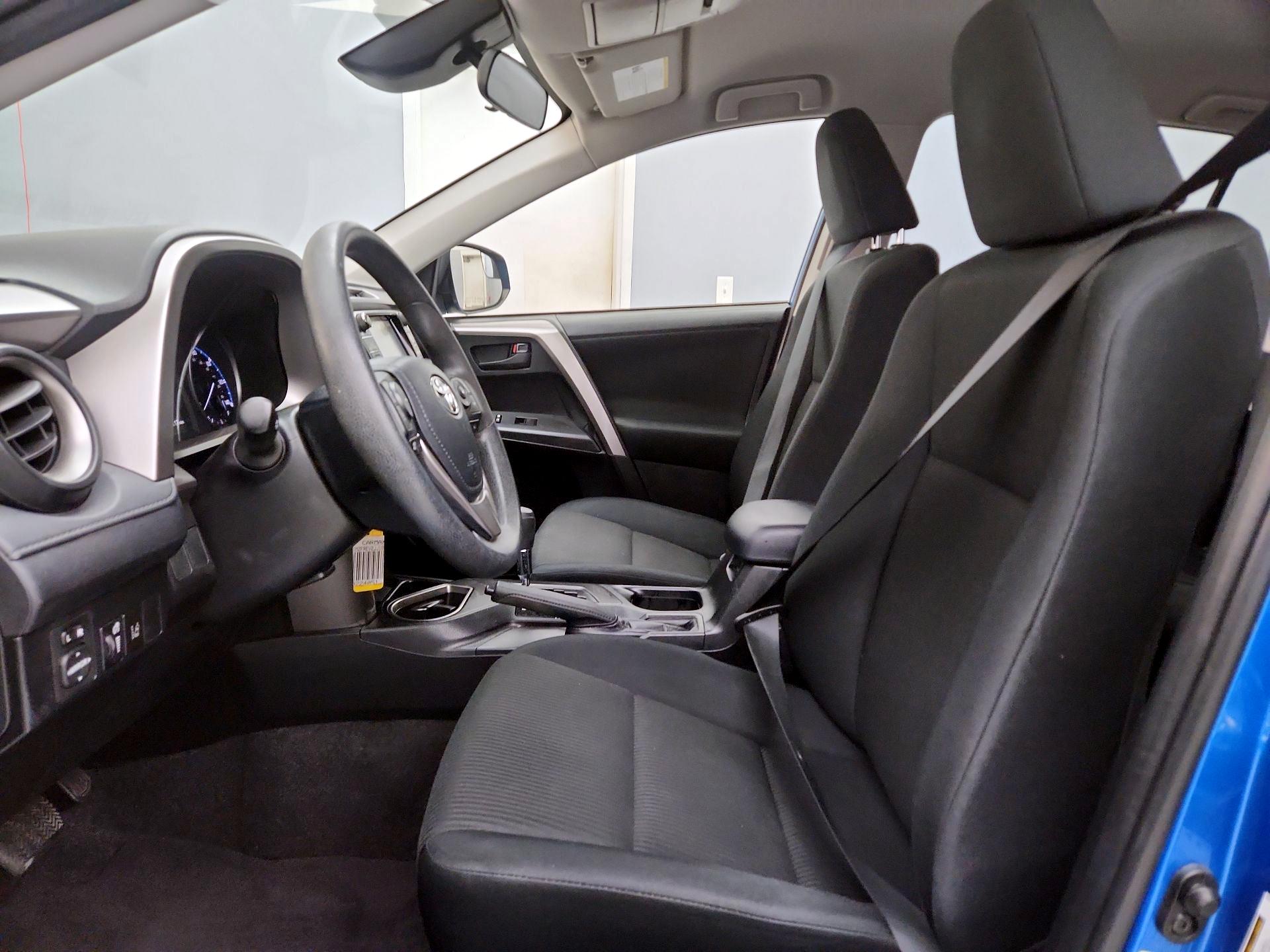 Thumbnail: 2018 Toyota RAV4 - 11