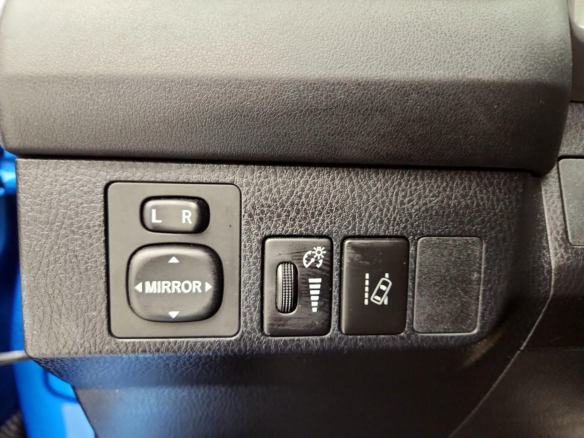 Thumbnail: 2018 Toyota RAV4 - 13