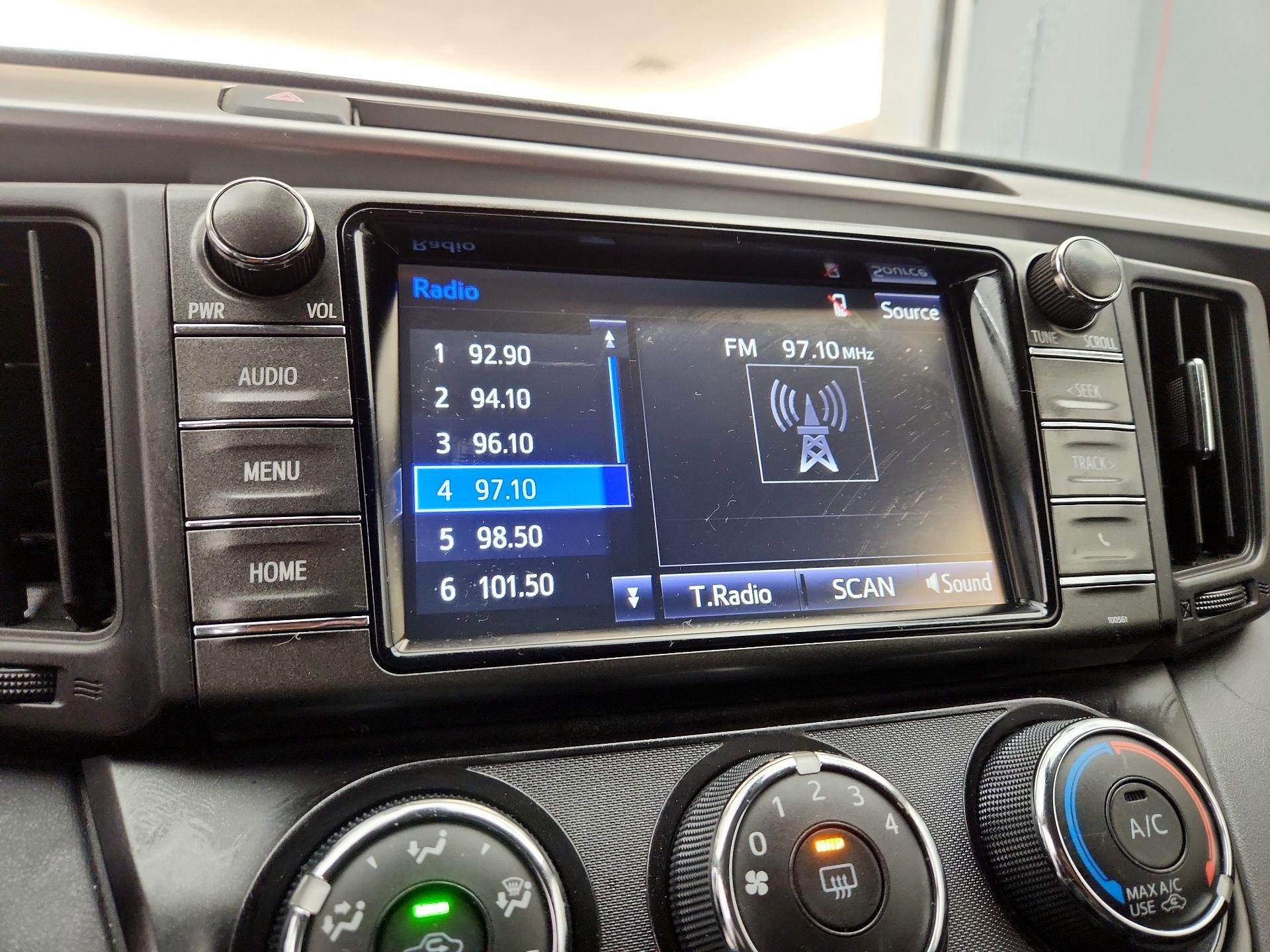 Thumbnail: 2018 Toyota RAV4 - 15