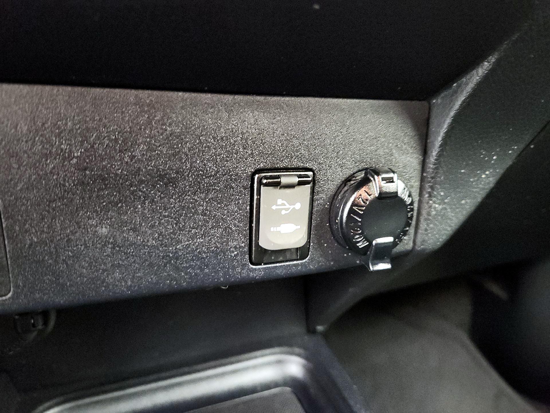 Thumbnail: 2018 Toyota RAV4 - 18