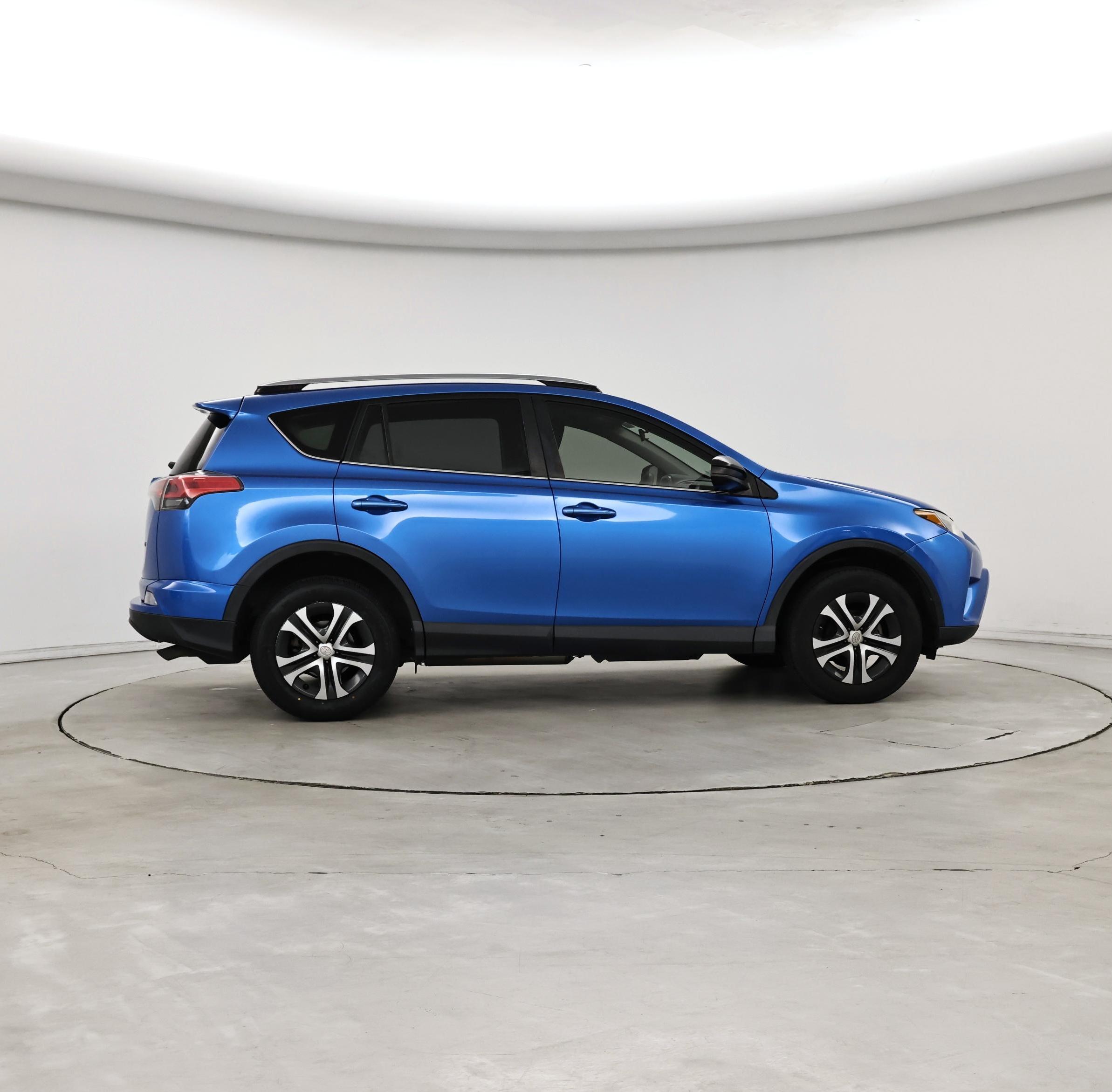 Thumbnail: 2018 Toyota RAV4 - 7