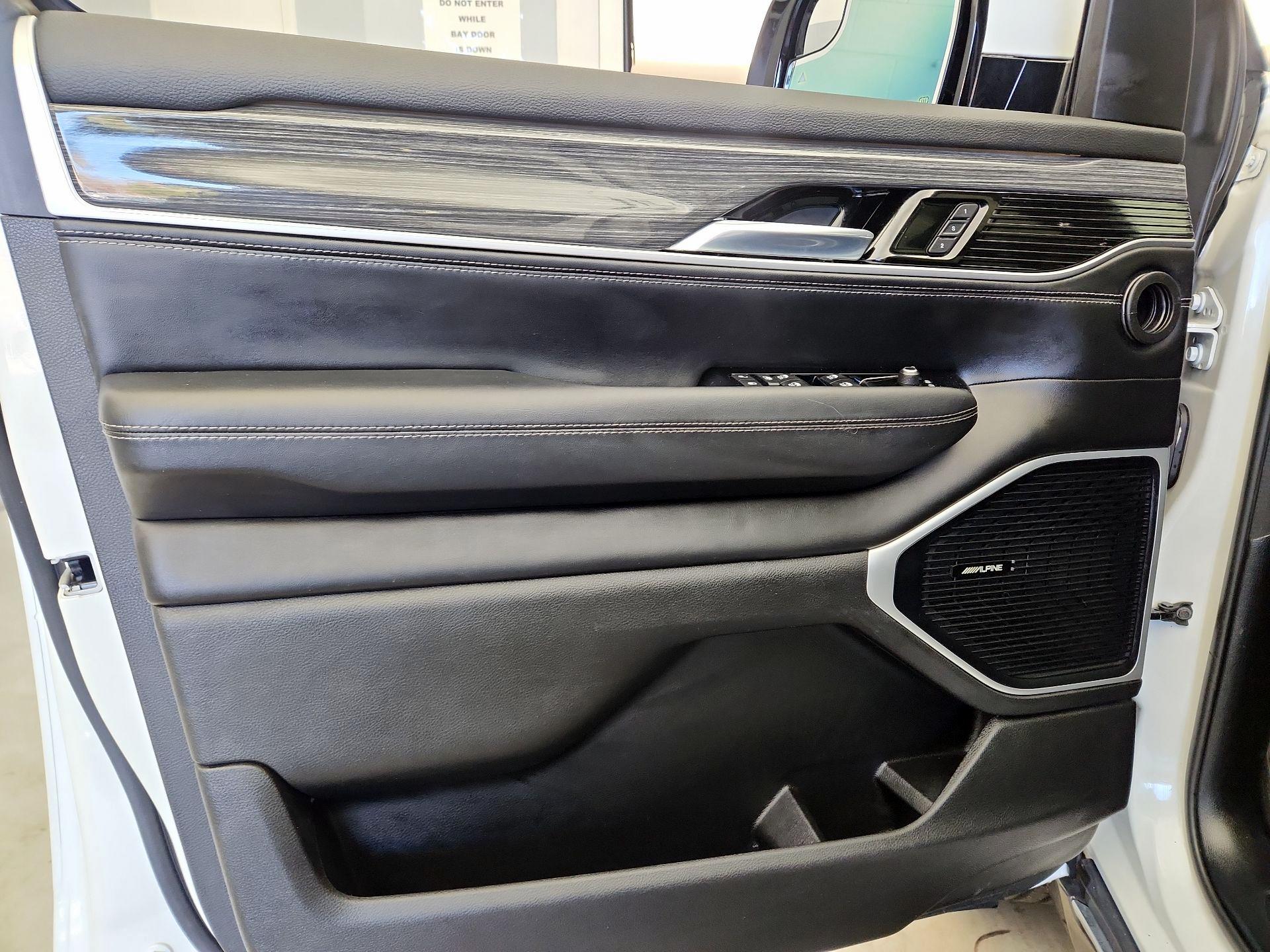 Thumbnail: 2022 Jeep Wagoneer - 12