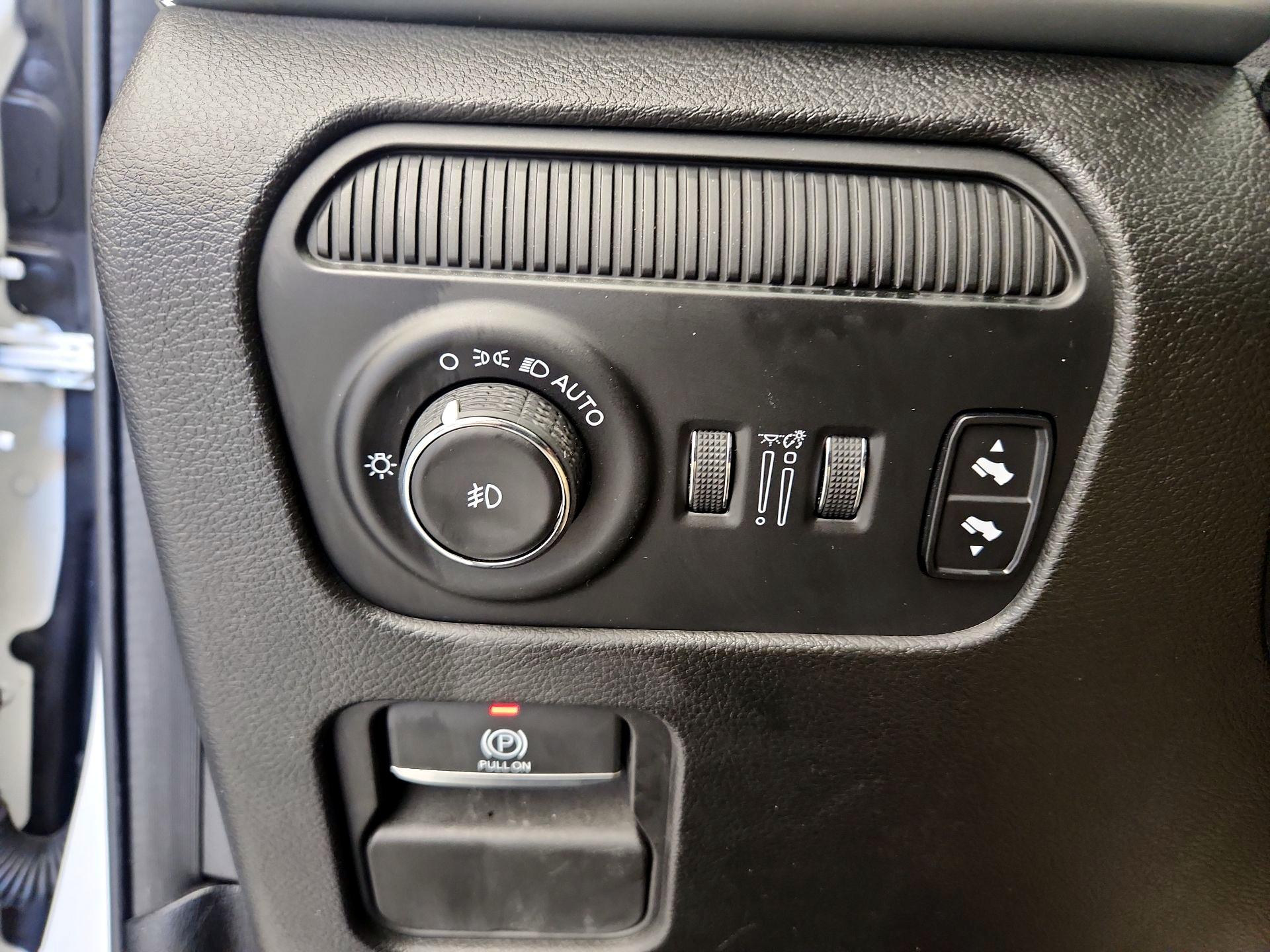 Thumbnail: 2022 Jeep Wagoneer - 13