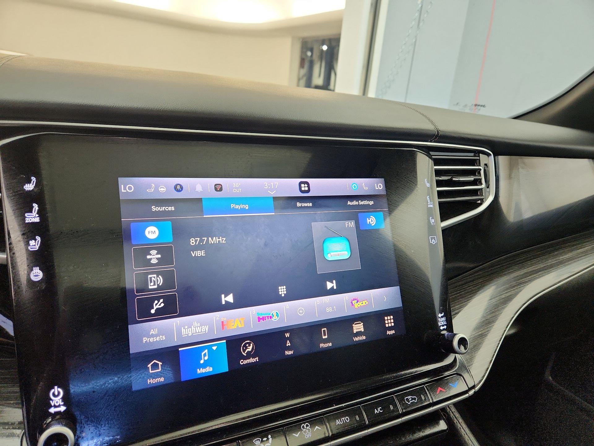 Thumbnail: 2022 Jeep Wagoneer - 16