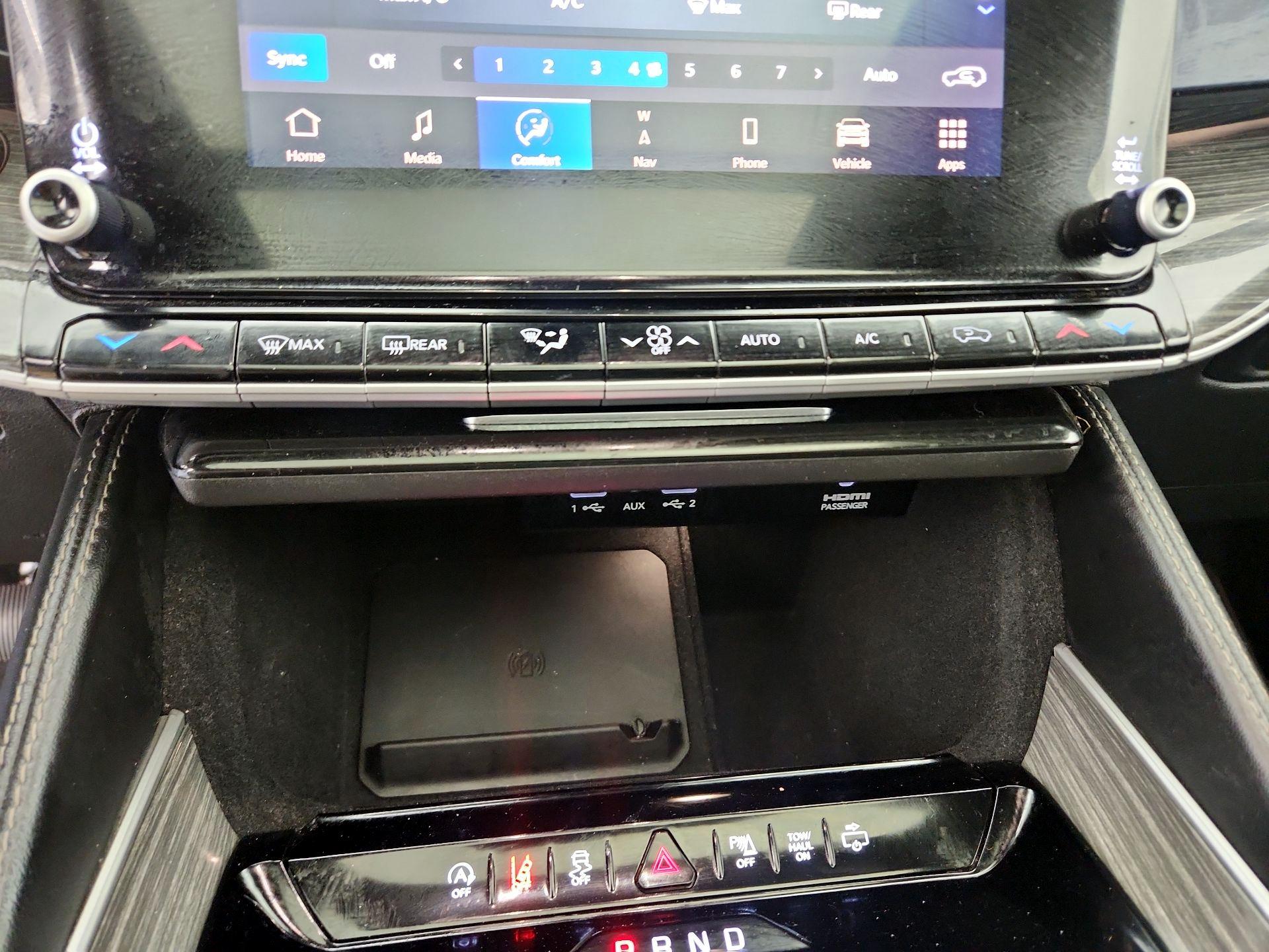 Thumbnail: 2022 Jeep Wagoneer - 17