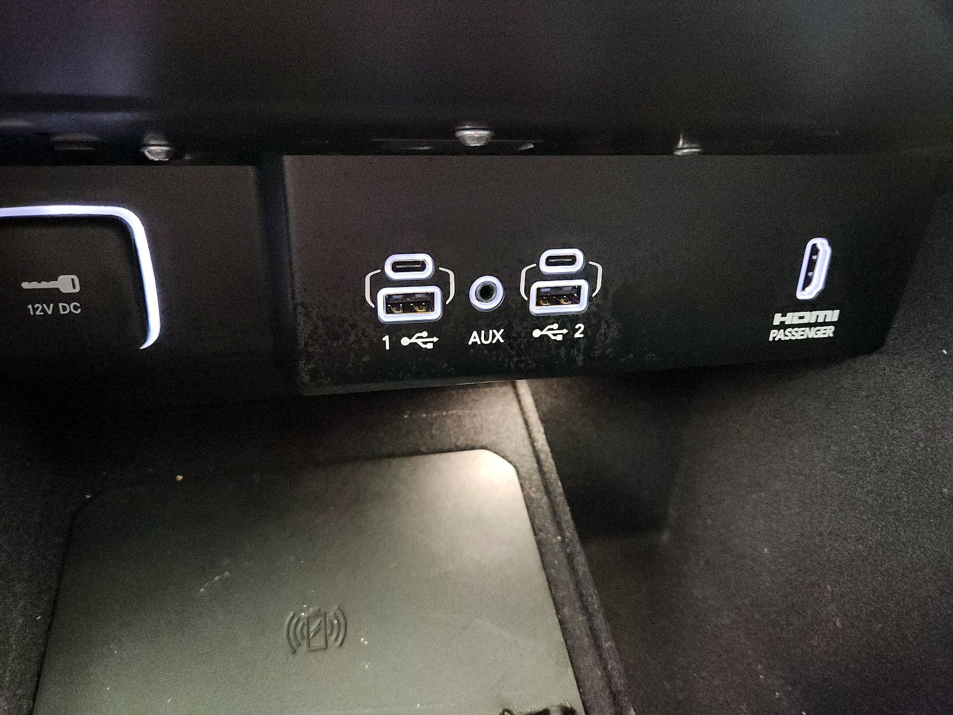 Thumbnail: 2022 Jeep Wagoneer - 19