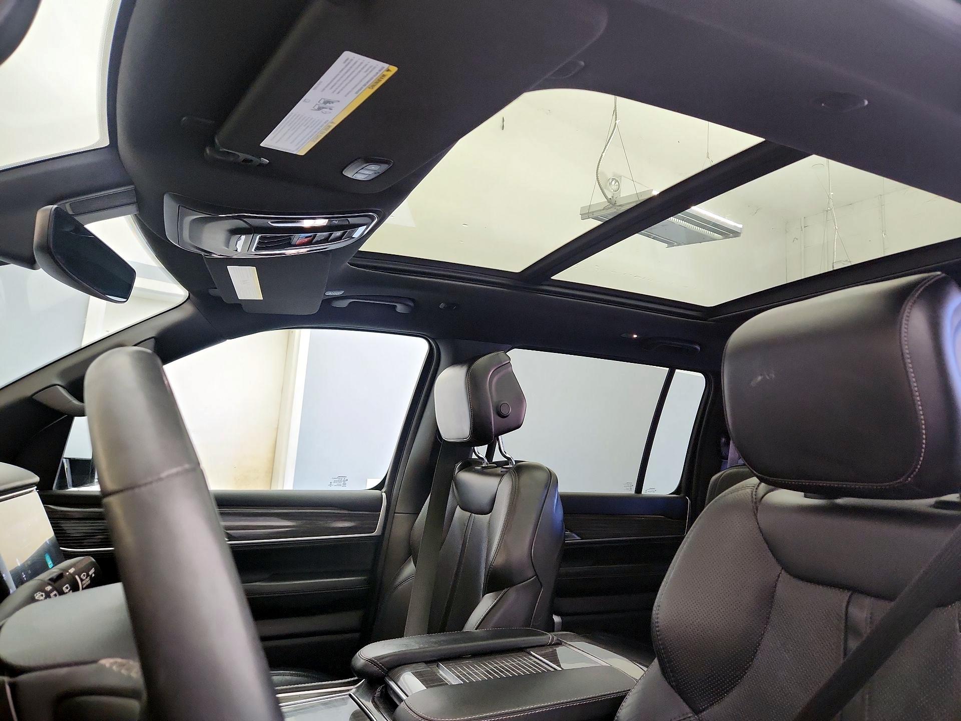 Thumbnail: 2022 Jeep Wagoneer - 20