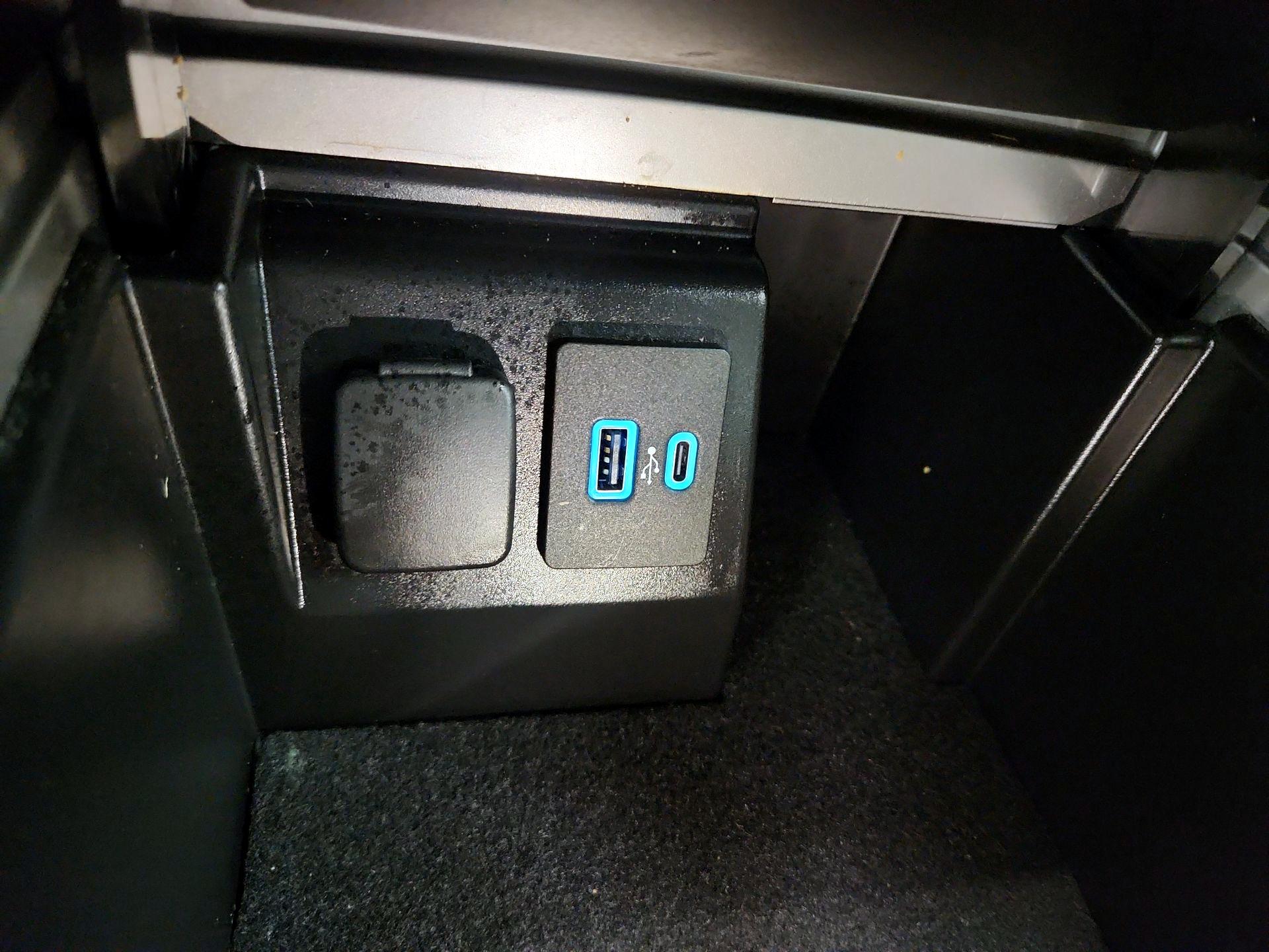 Thumbnail: 2021 Ford Explorer - 19