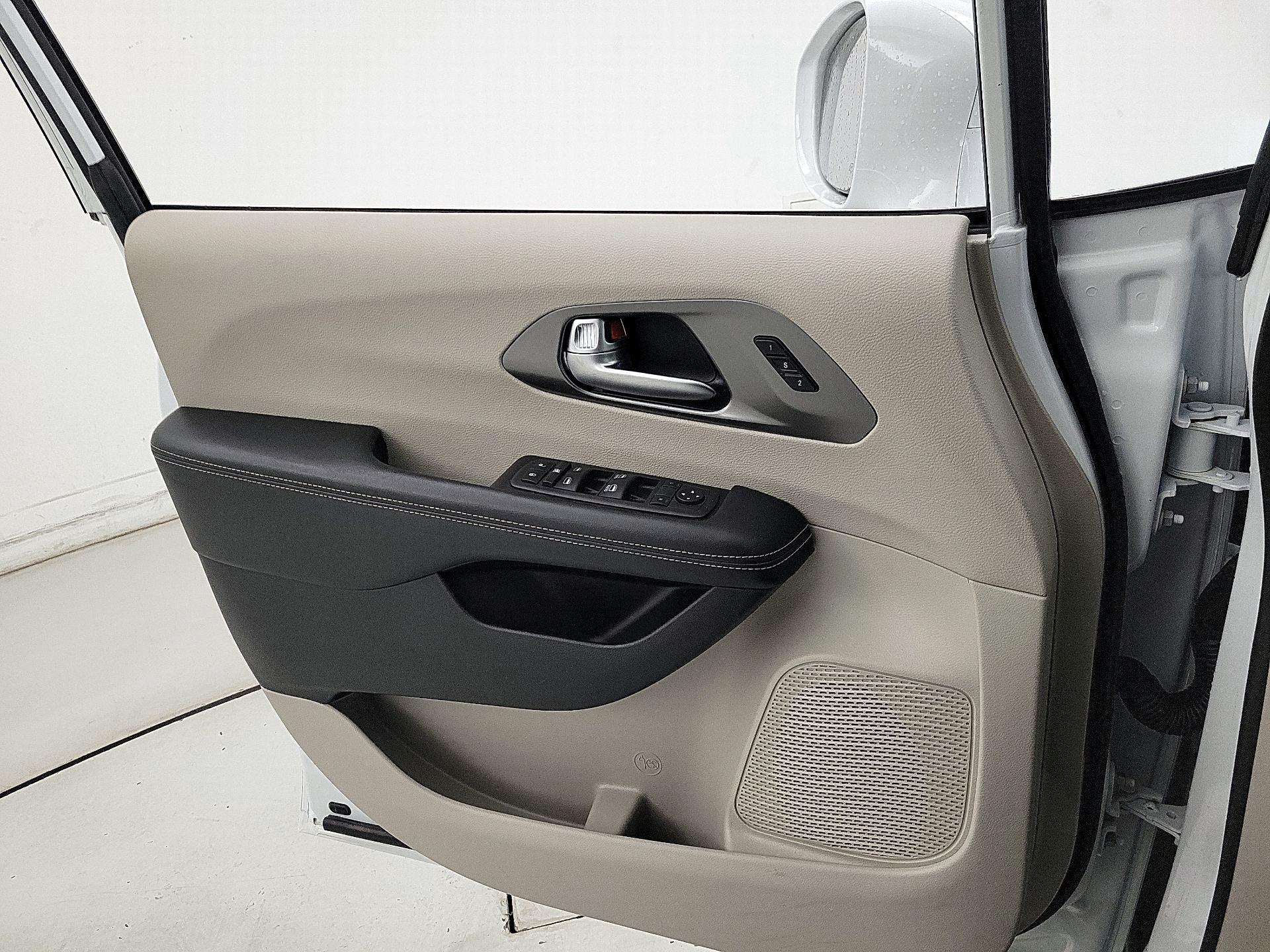 Thumbnail: 2022 Chrysler Pacifica - 12