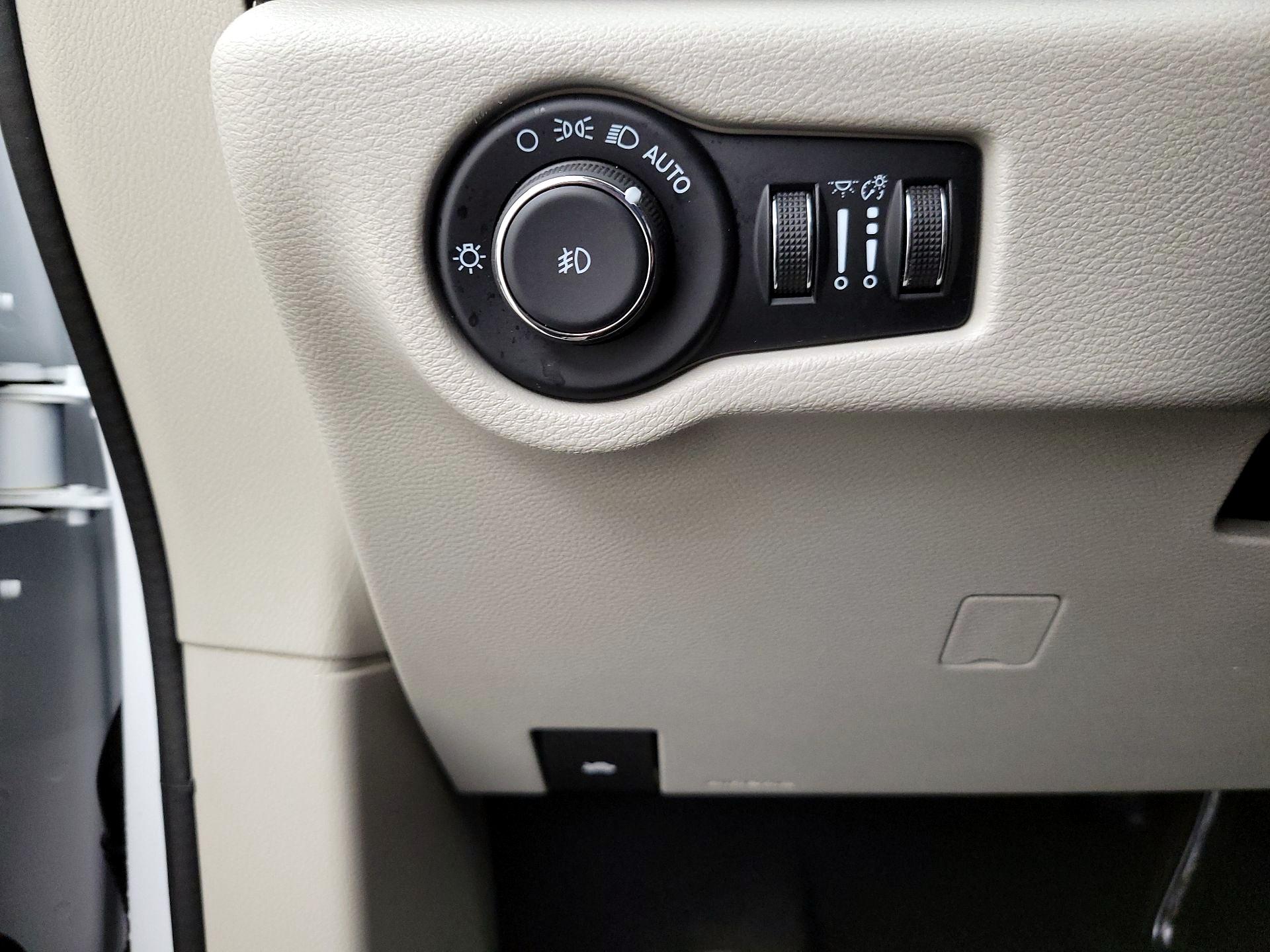 Thumbnail: 2022 Chrysler Pacifica - 13