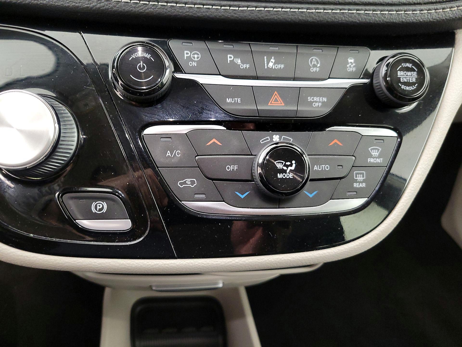 Thumbnail: 2022 Chrysler Pacifica - 16