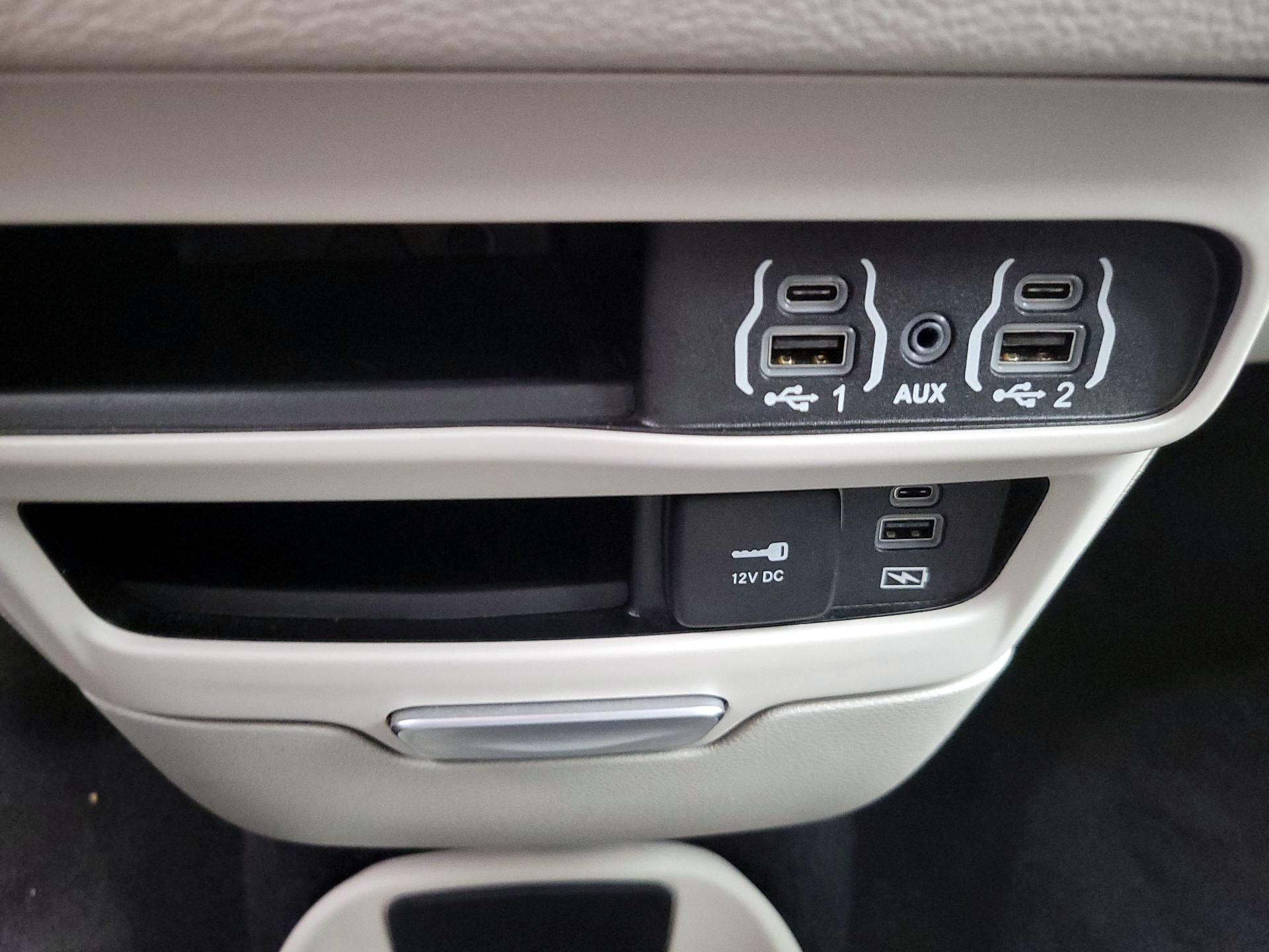 Thumbnail: 2022 Chrysler Pacifica - 18