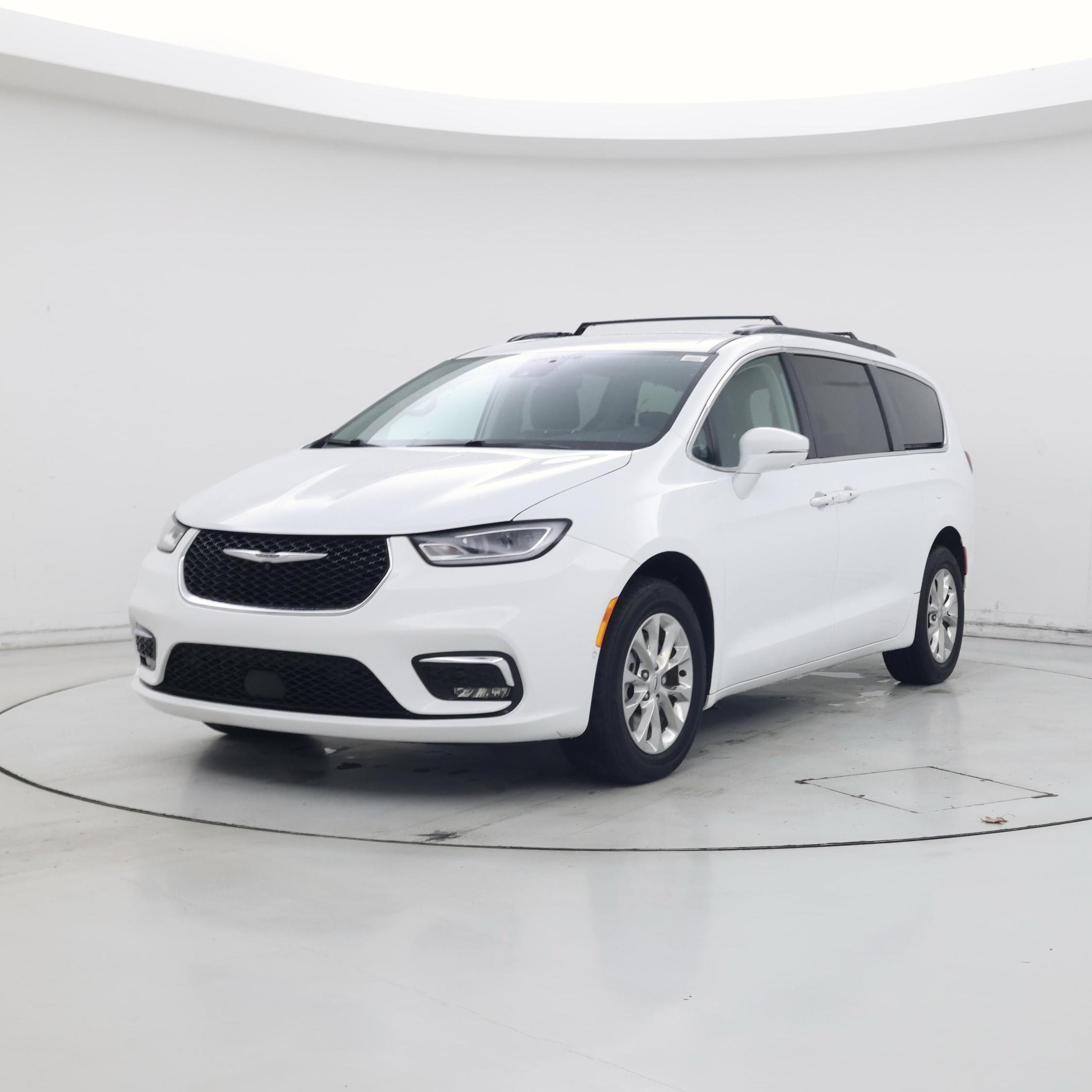 Thumbnail: 2022 Chrysler Pacifica - 4