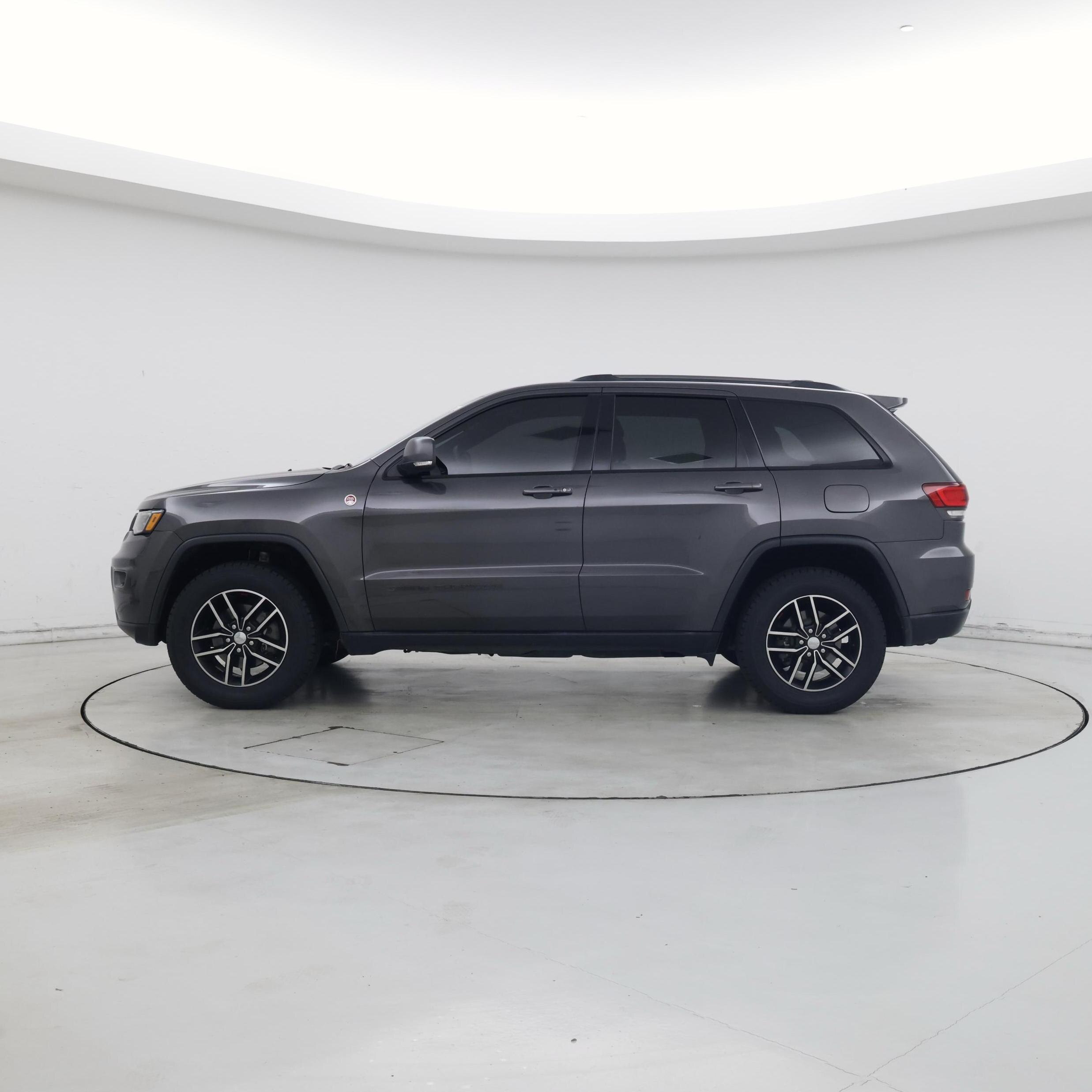 Thumbnail: 2018 Jeep Grand Cherokee - 3