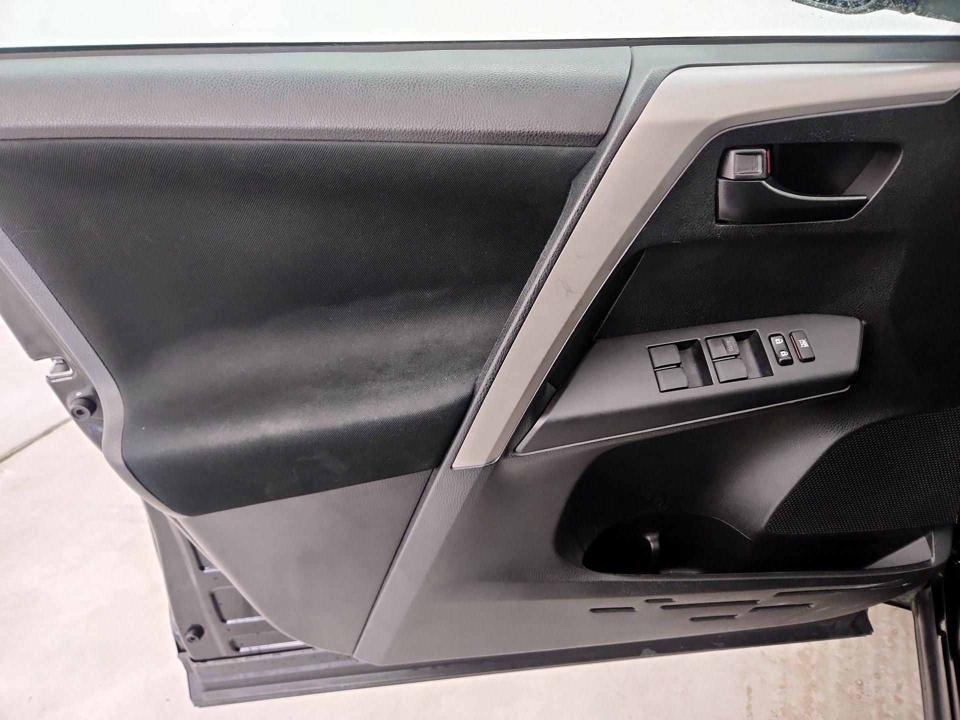 Thumbnail: 2017 Toyota RAV4 - 12