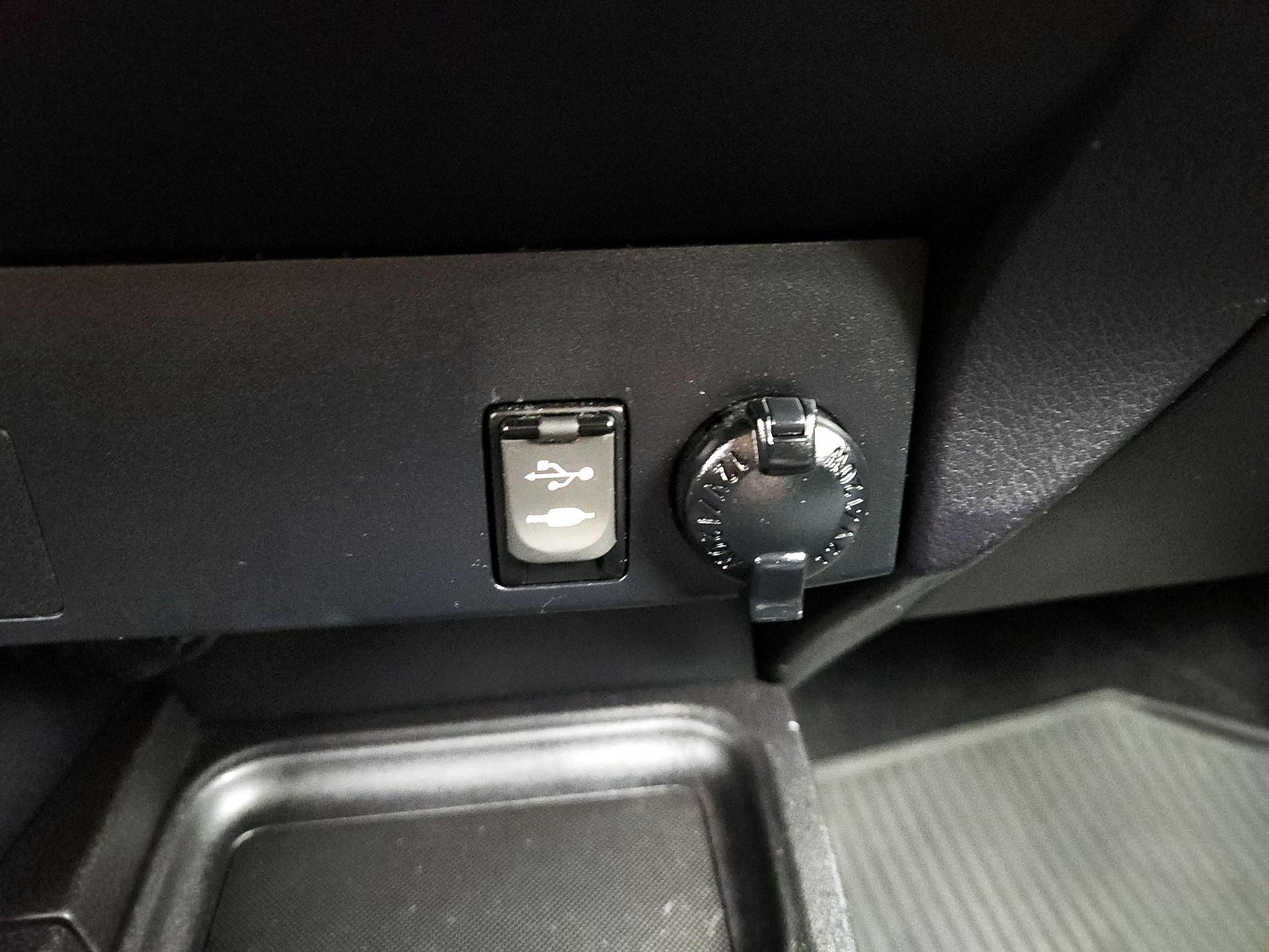 Thumbnail: 2017 Toyota RAV4 - 18