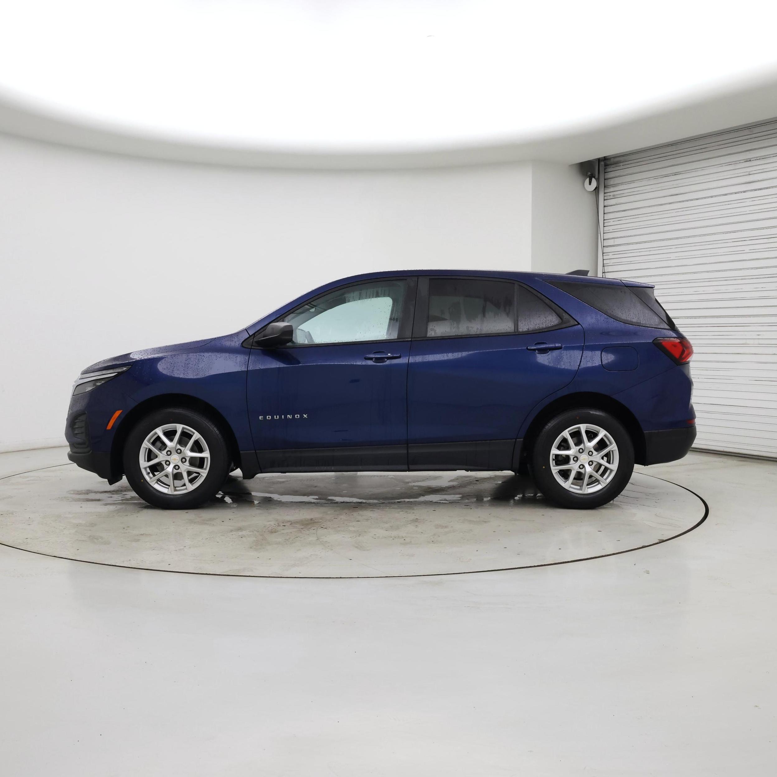 Thumbnail: 2022 Chevrolet Equinox - 3