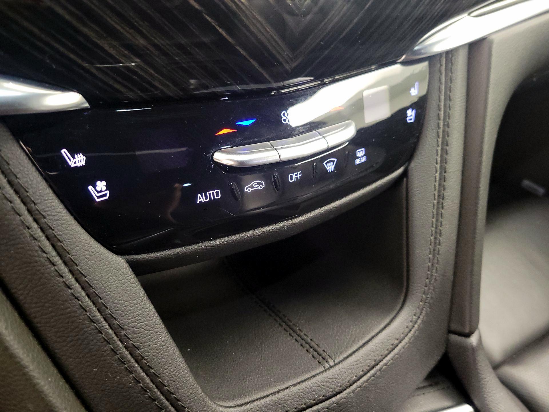 Thumbnail: 2025 Cadillac XT6 - 16