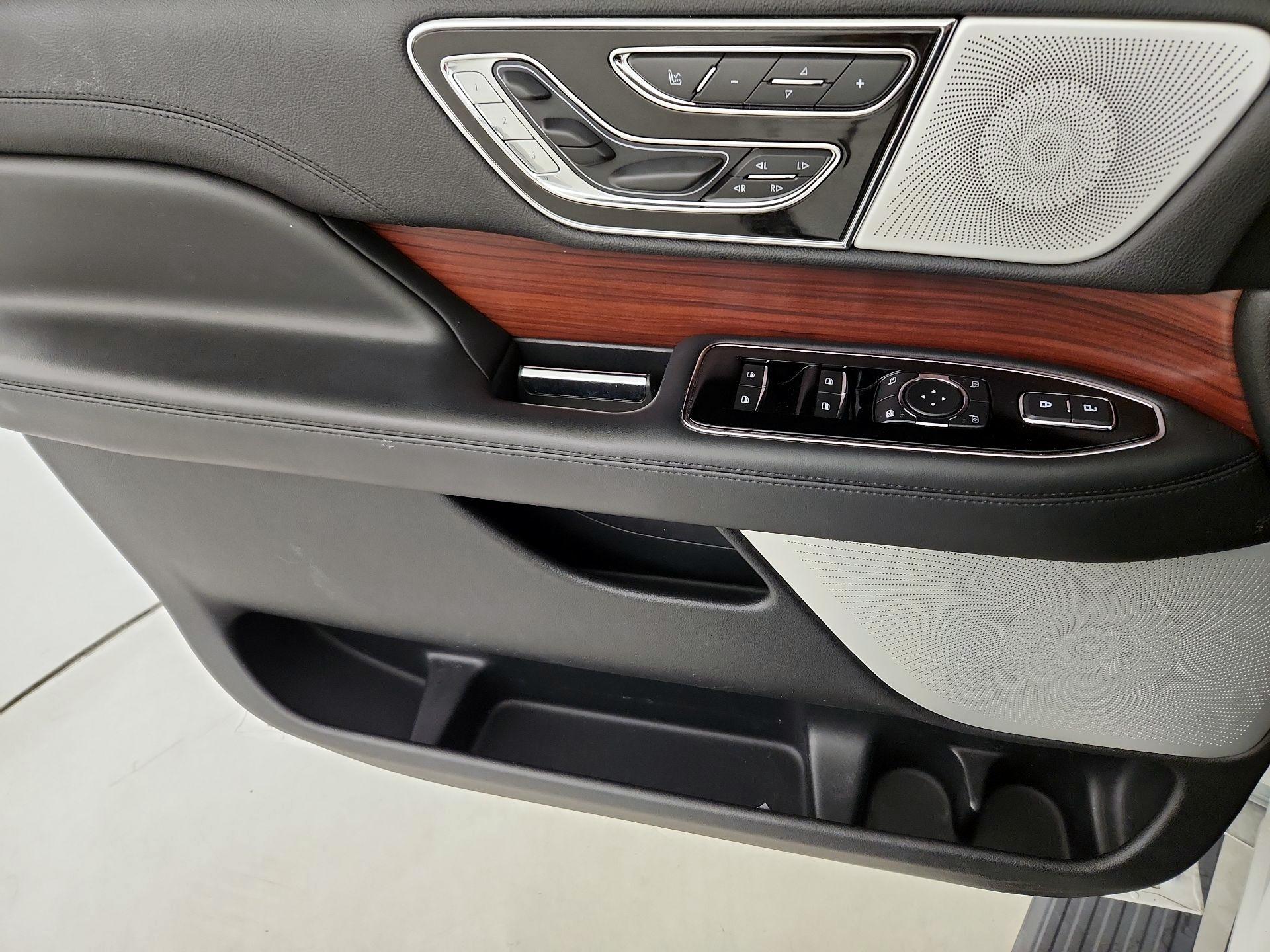 Thumbnail: 2021 Lincoln Navigator - 12