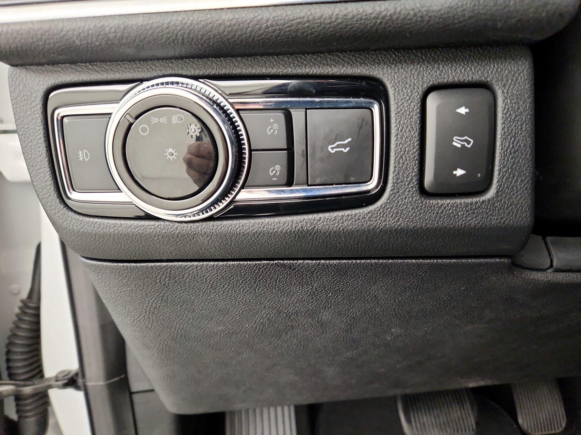 Thumbnail: 2021 Lincoln Navigator - 13