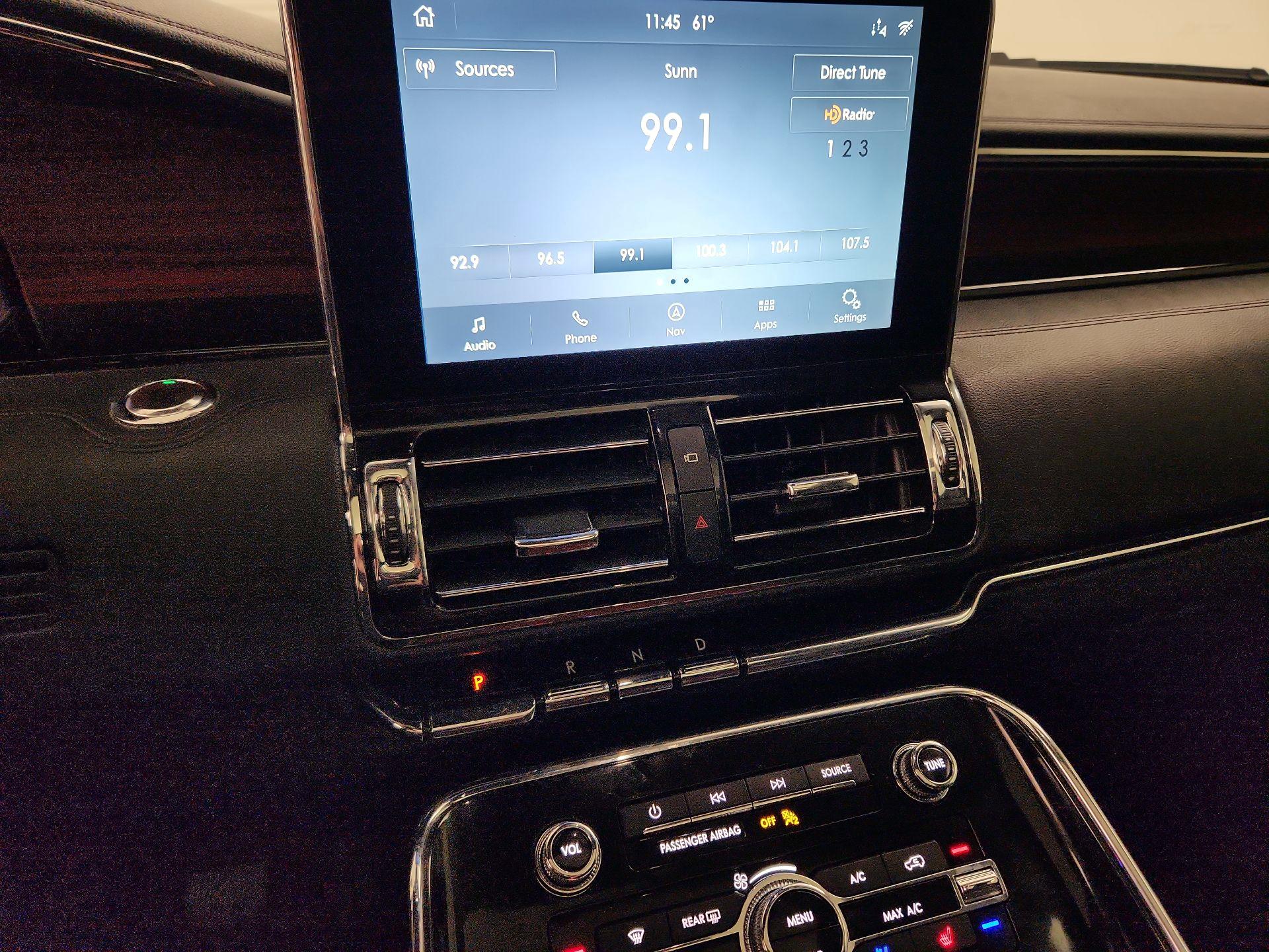 Thumbnail: 2021 Lincoln Navigator - 16