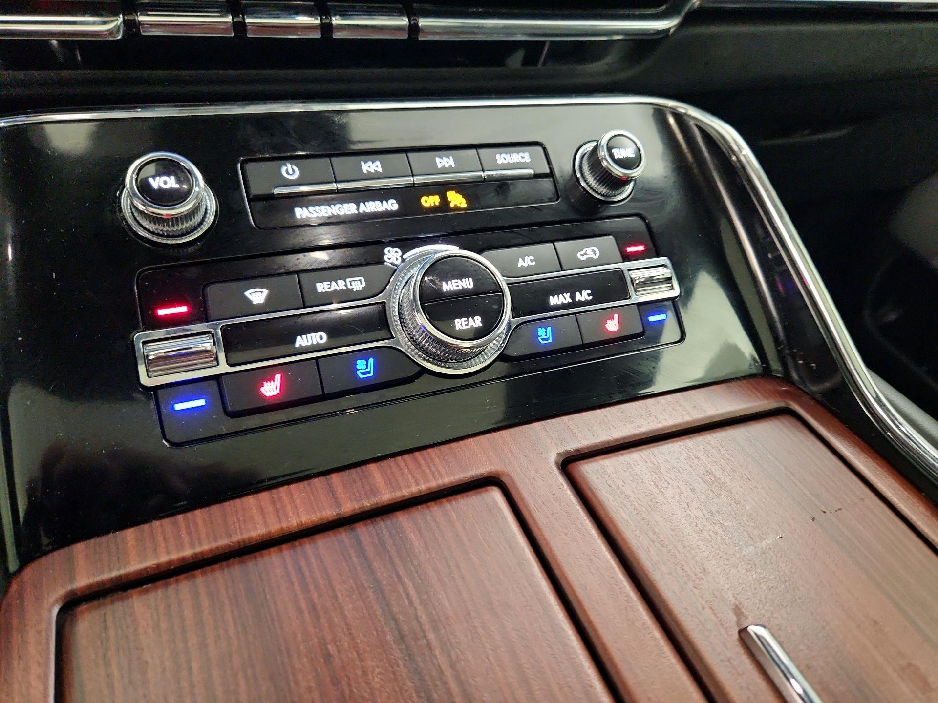 Thumbnail: 2021 Lincoln Navigator - 17