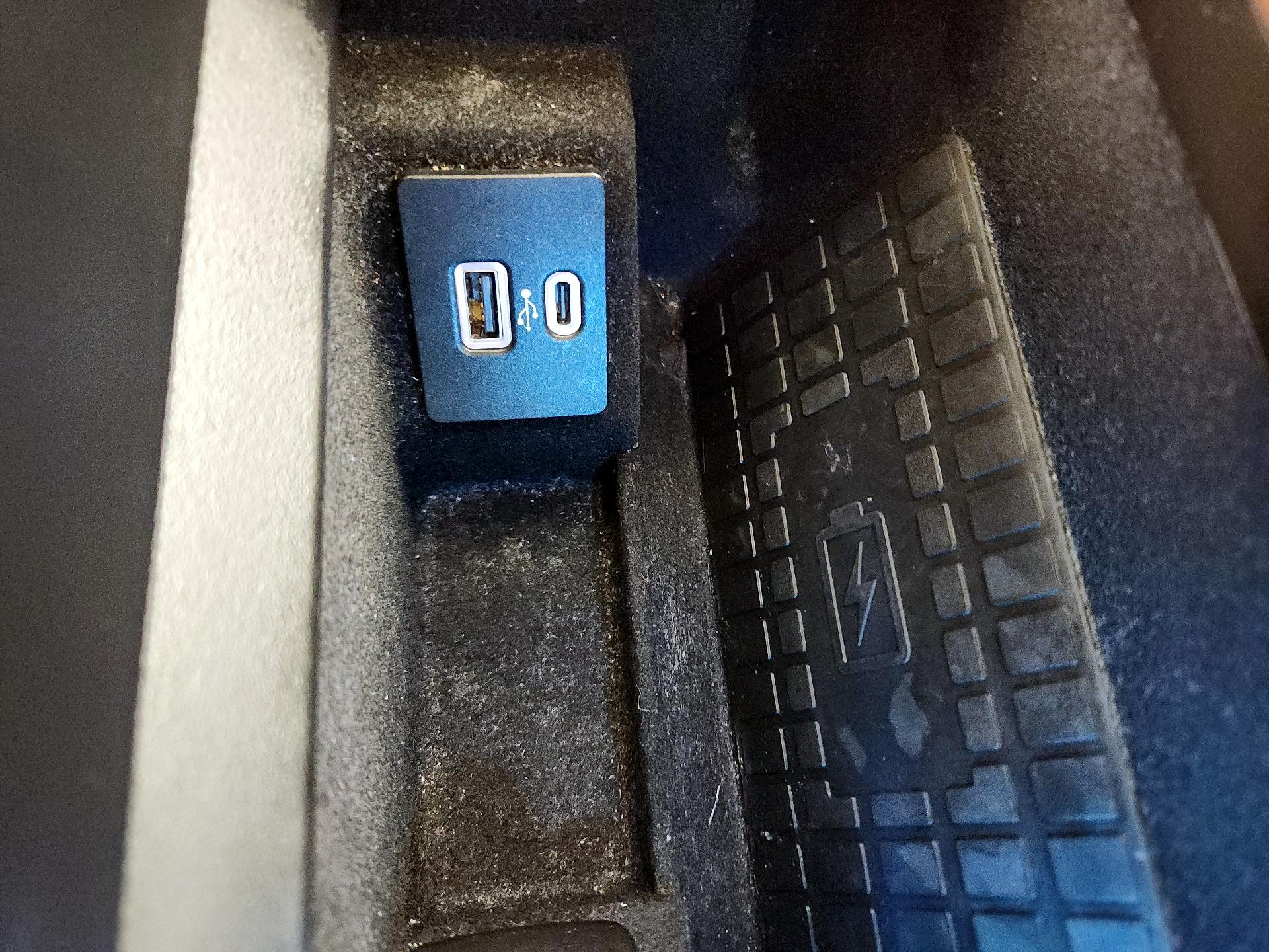 Thumbnail: 2021 Lincoln Navigator - 18