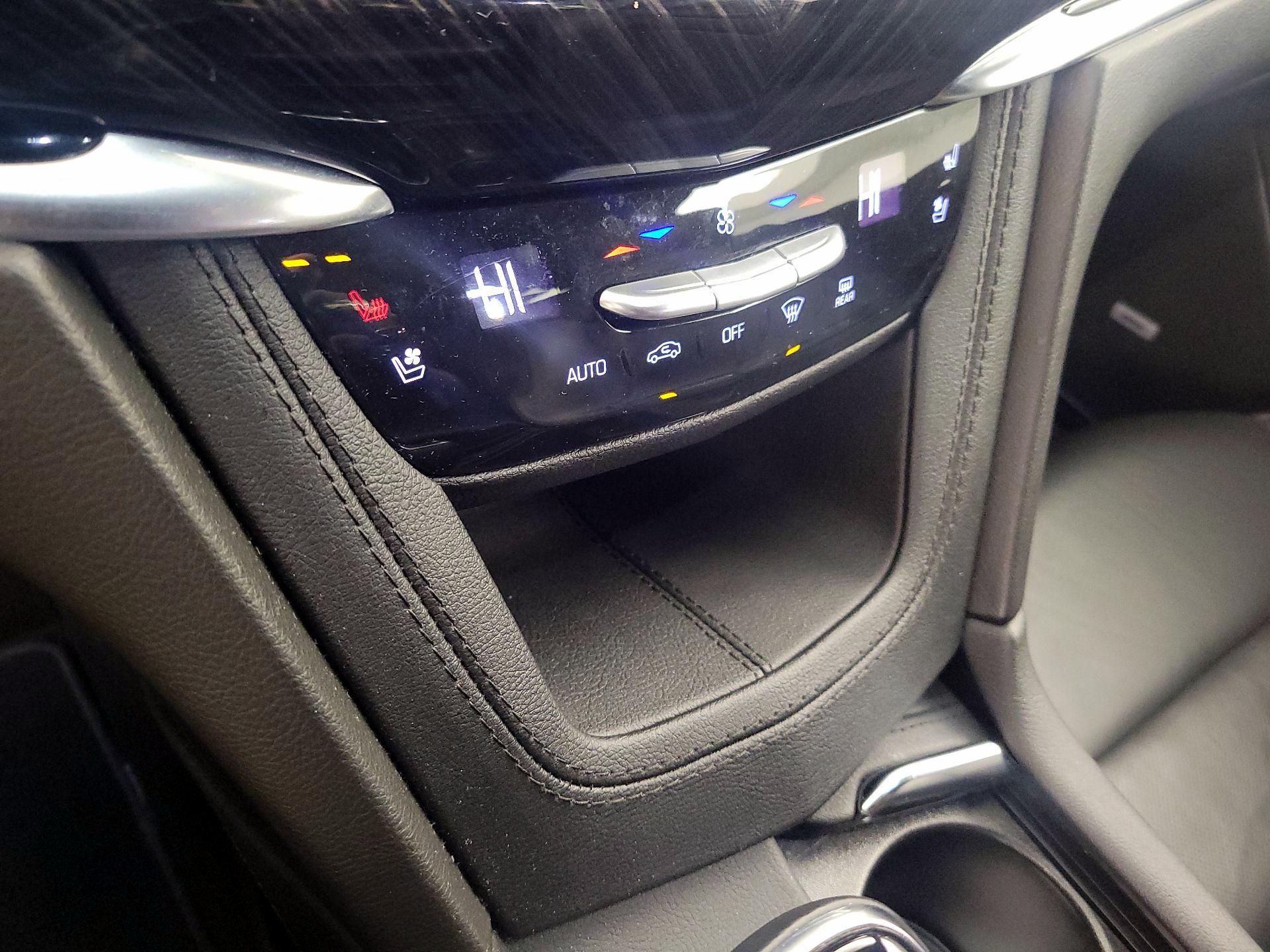 Thumbnail: 2025 Cadillac XT6 - 17