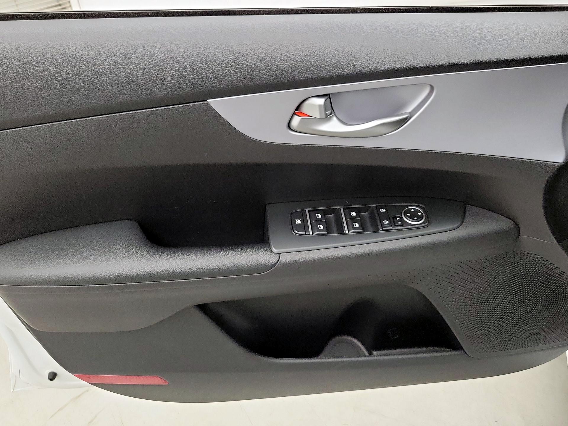 Thumbnail: 2022 Kia Forte - 12