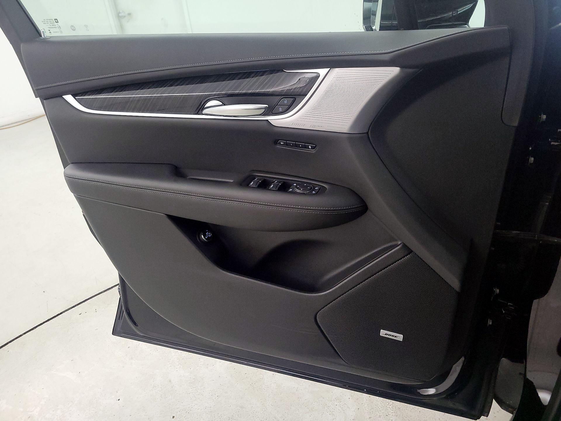 Thumbnail: 2025 Cadillac XT6 - 12