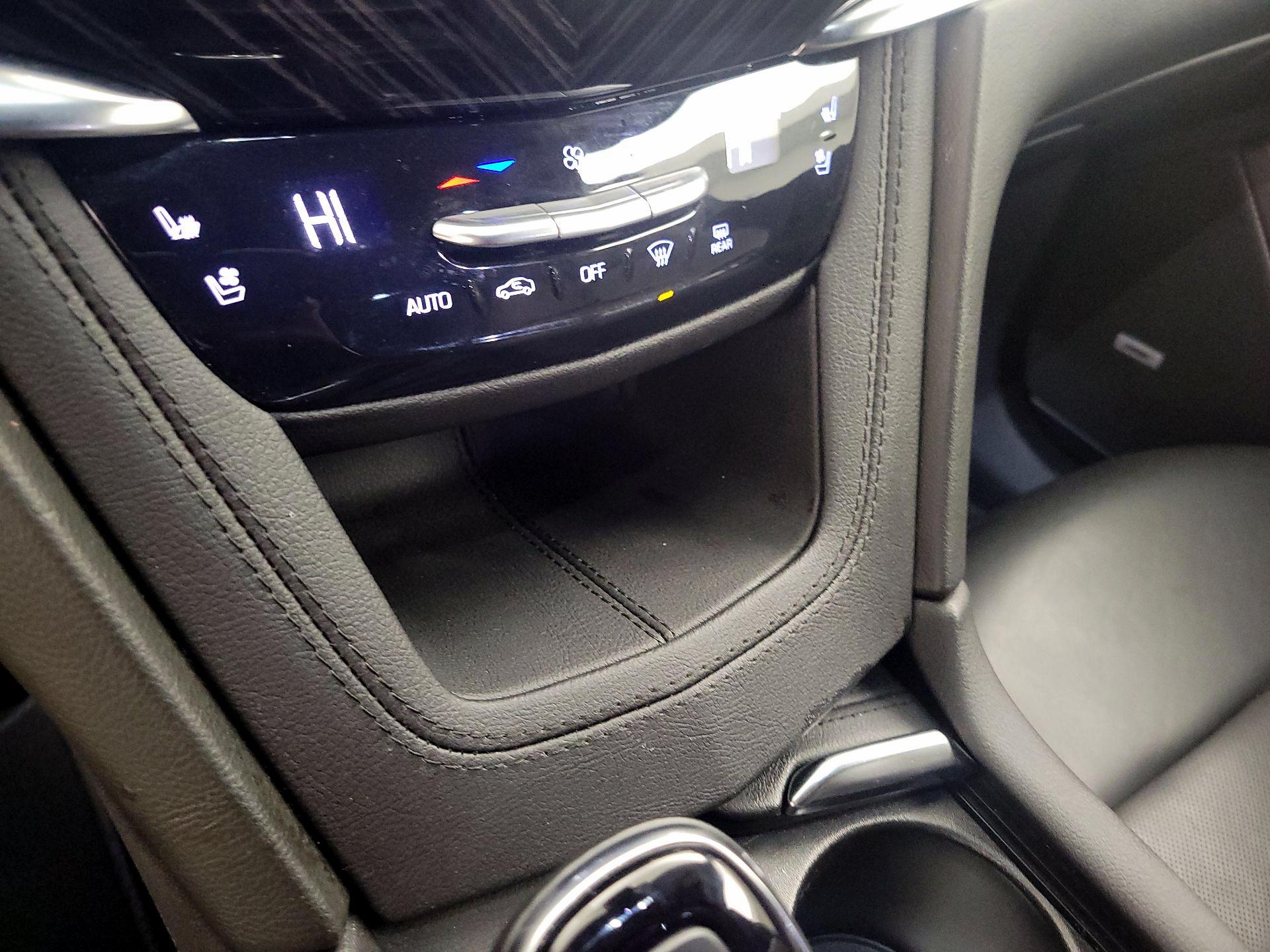 Thumbnail: 2025 Cadillac XT6 - 17