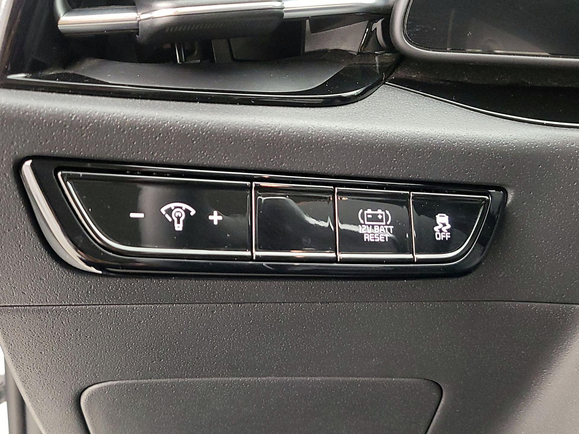 Thumbnail: 2023 Kia Niro - 13