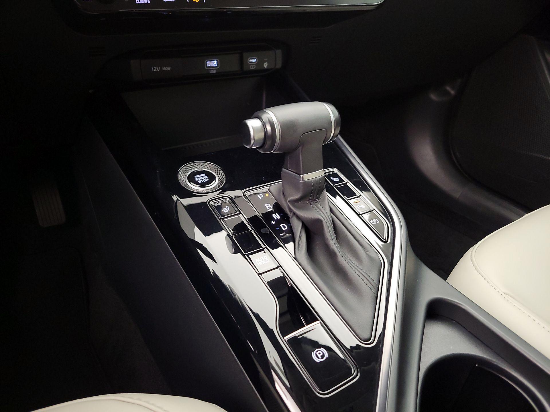 Thumbnail: 2023 Kia Niro - 18