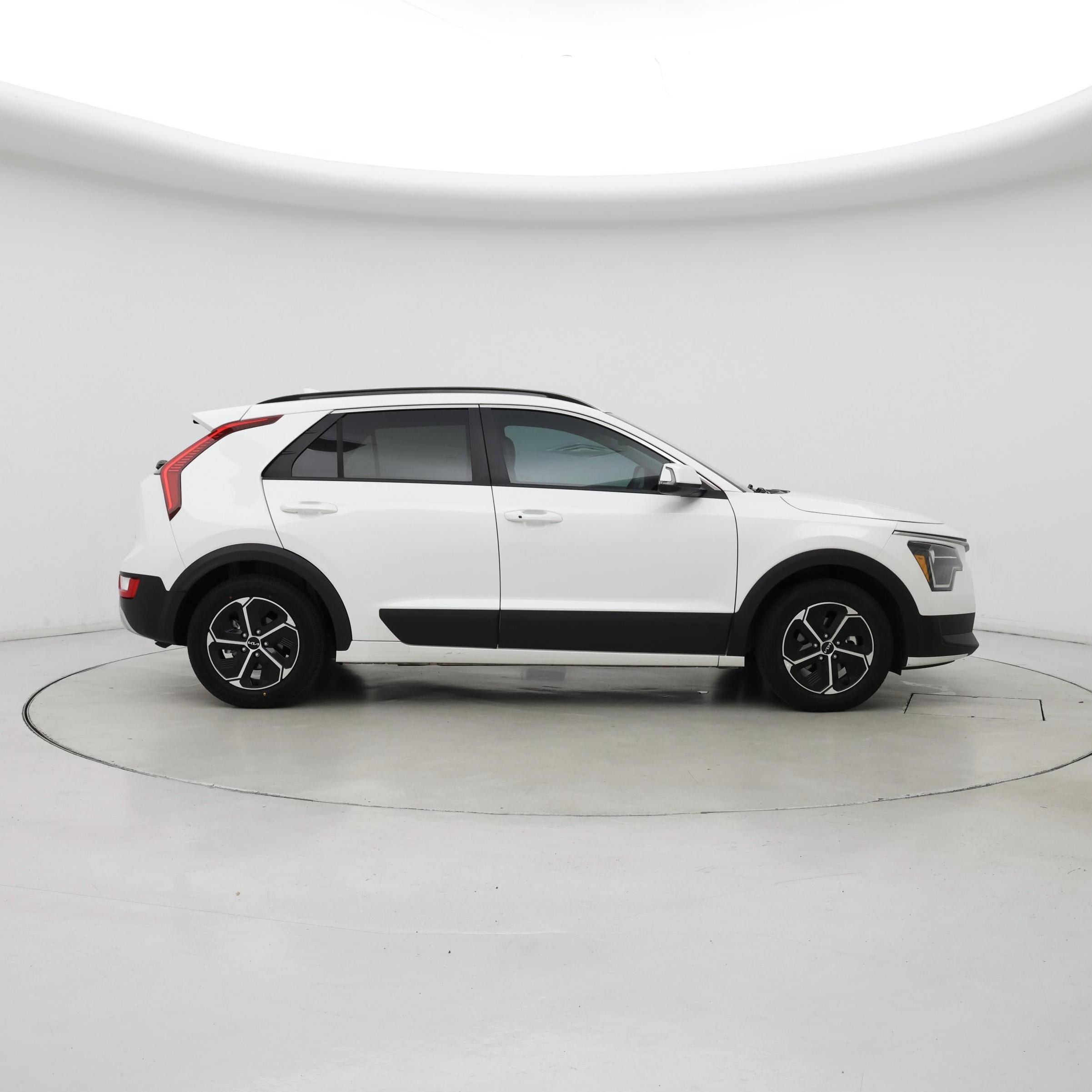 Thumbnail: 2023 Kia Niro - 7