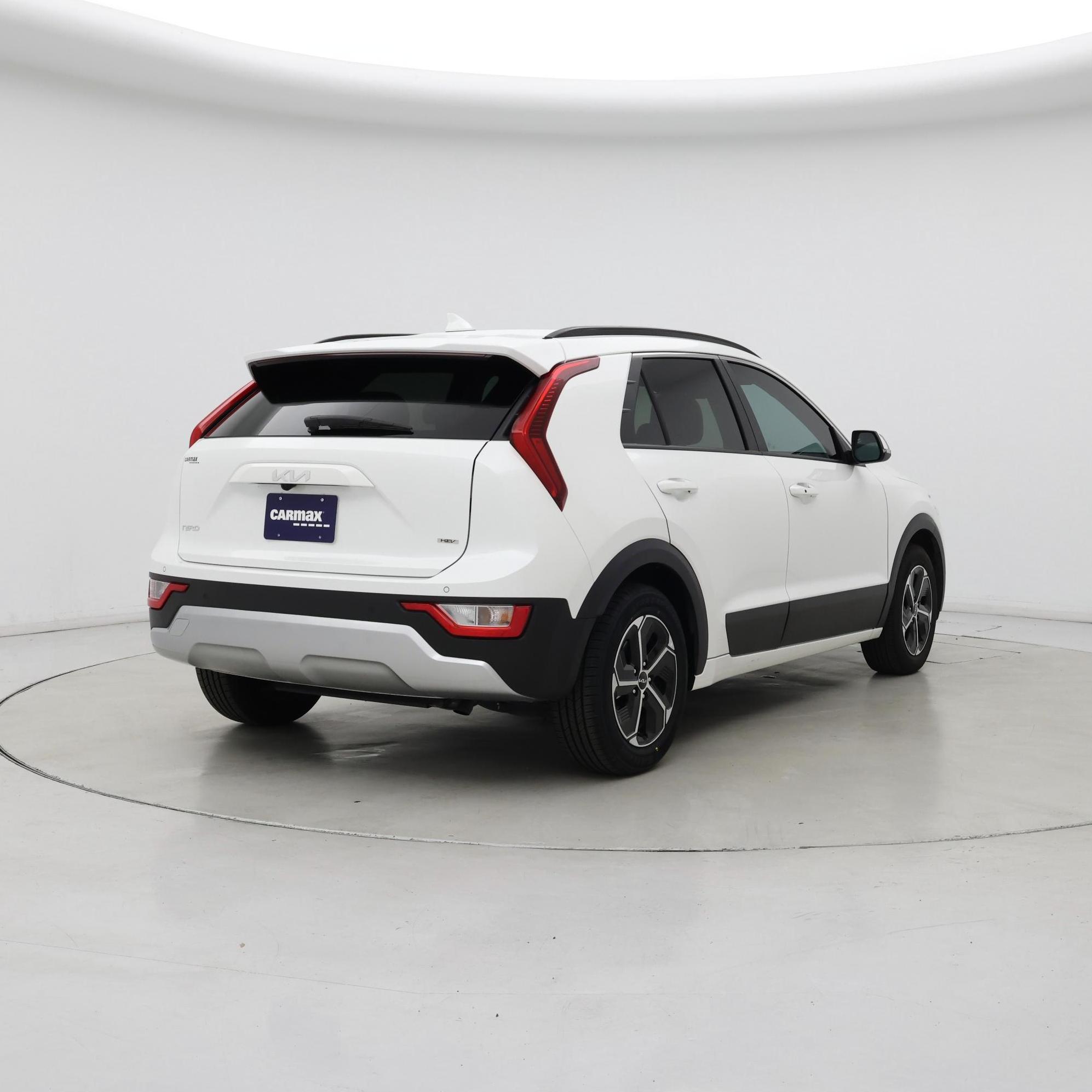 Thumbnail: 2023 Kia Niro - 8