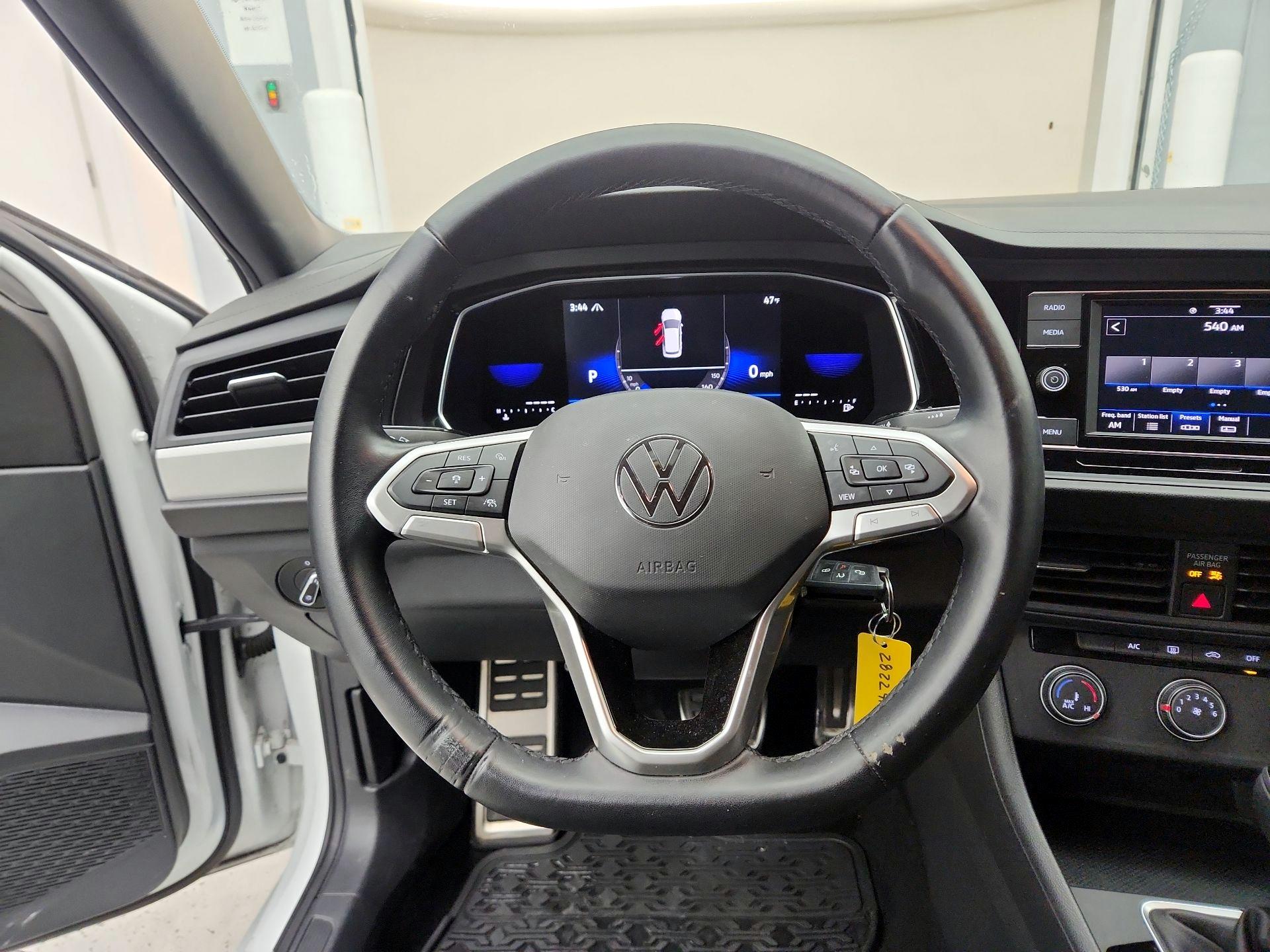 Thumbnail: 2023 Volkswagen Jetta - 10