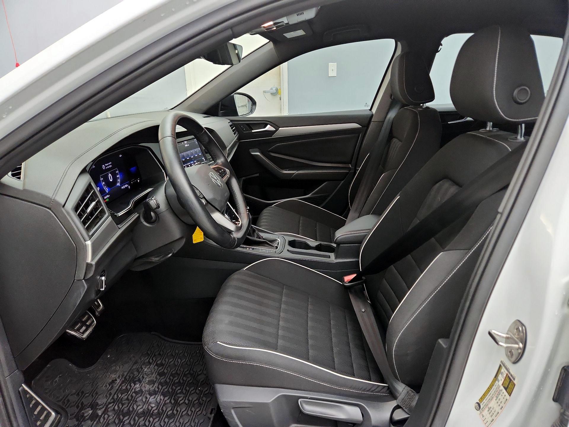 Thumbnail: 2023 Volkswagen Jetta - 11