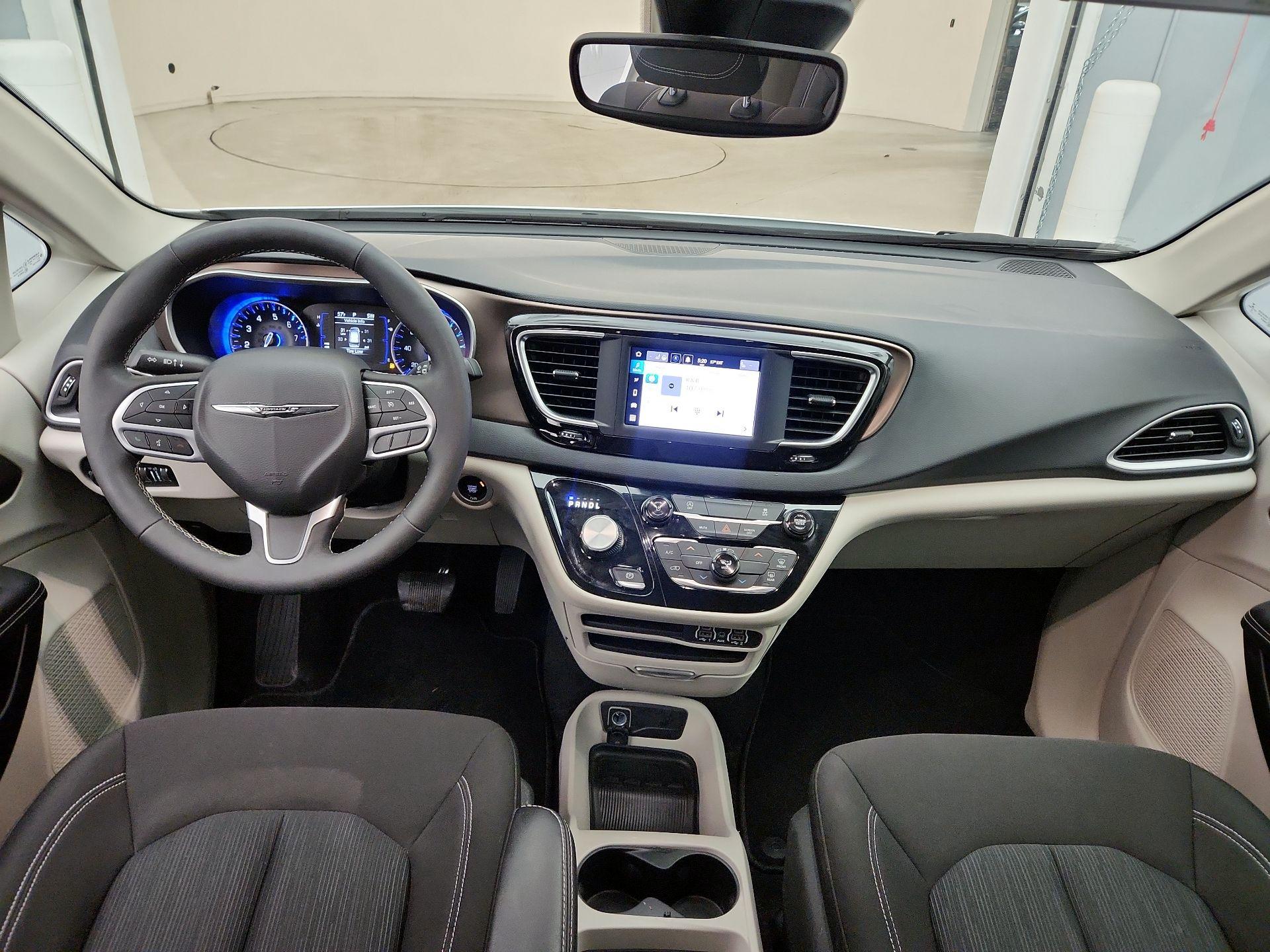 Thumbnail: 2023 Chrysler Voyager - 9