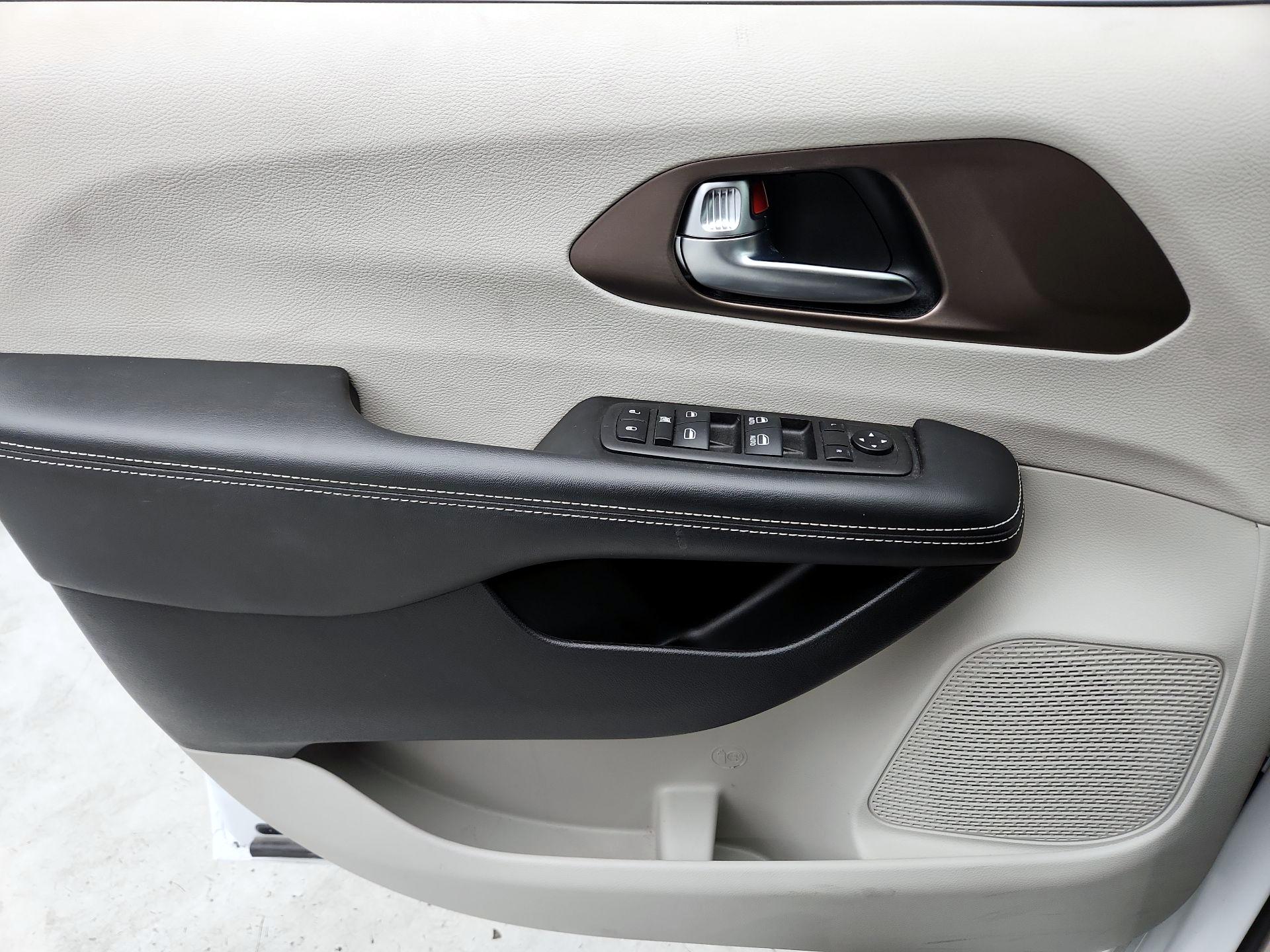 Thumbnail: 2023 Chrysler Voyager - 12