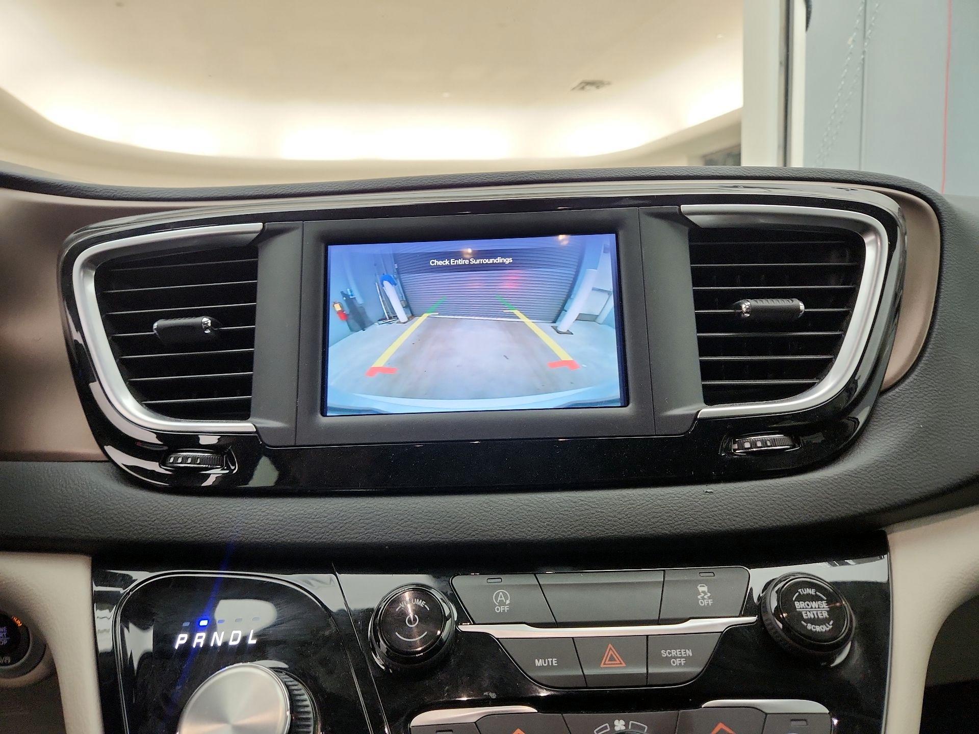 Thumbnail: 2023 Chrysler Voyager - 14