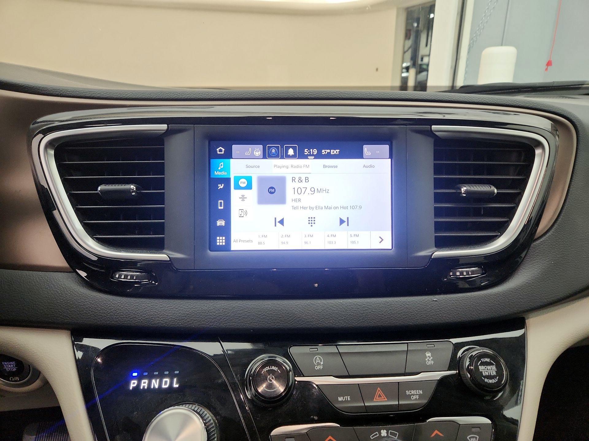 Thumbnail: 2023 Chrysler Voyager - 15