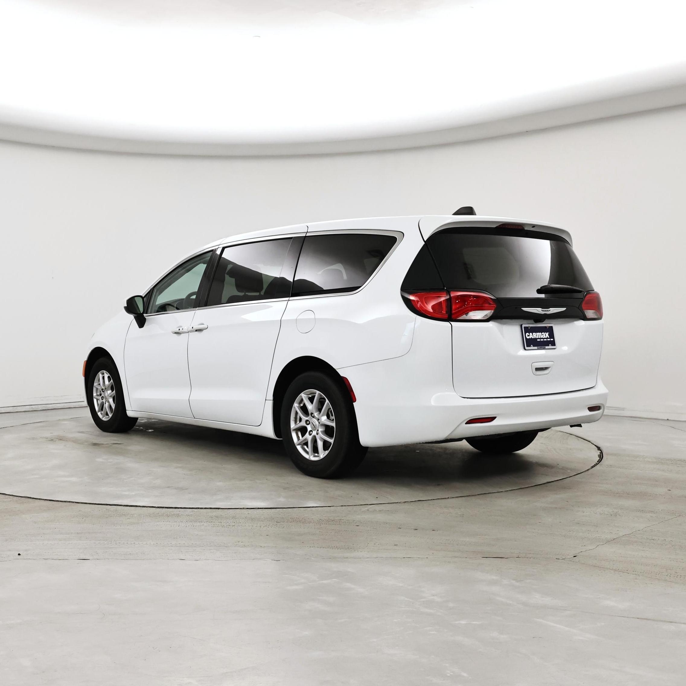 Thumbnail: 2023 Chrysler Voyager - 2