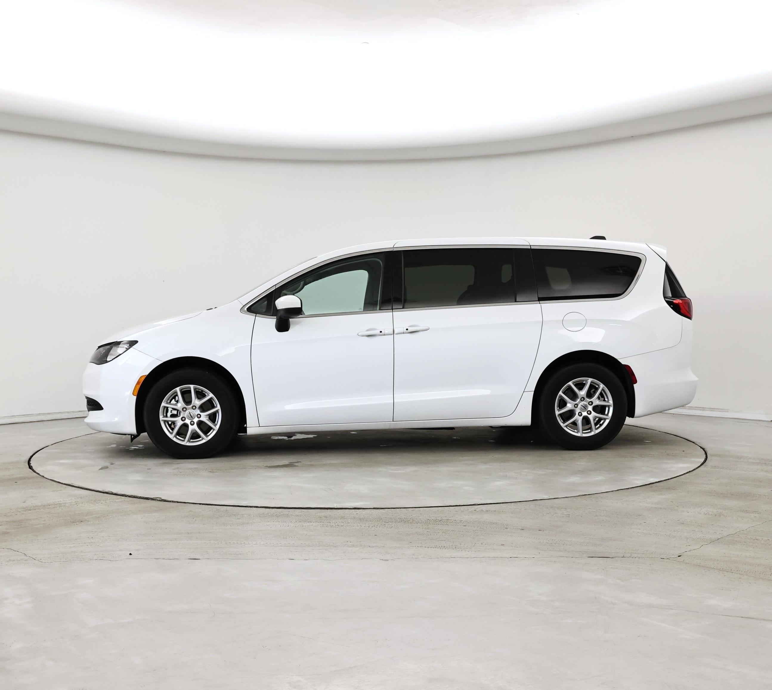 Thumbnail: 2023 Chrysler Voyager - 3