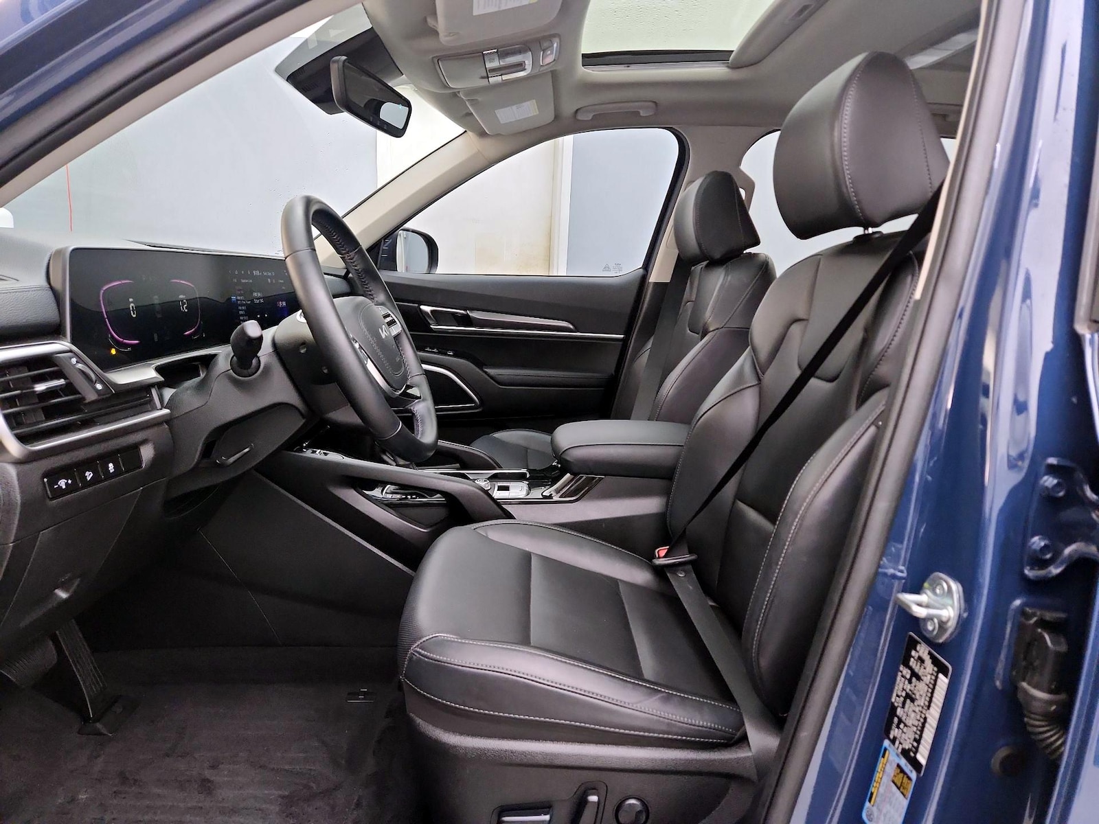2024 Kia Telluride S - Photo 12