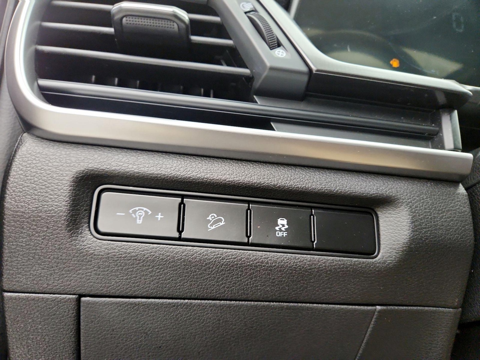 2024 Kia Telluride S - Photo 14
